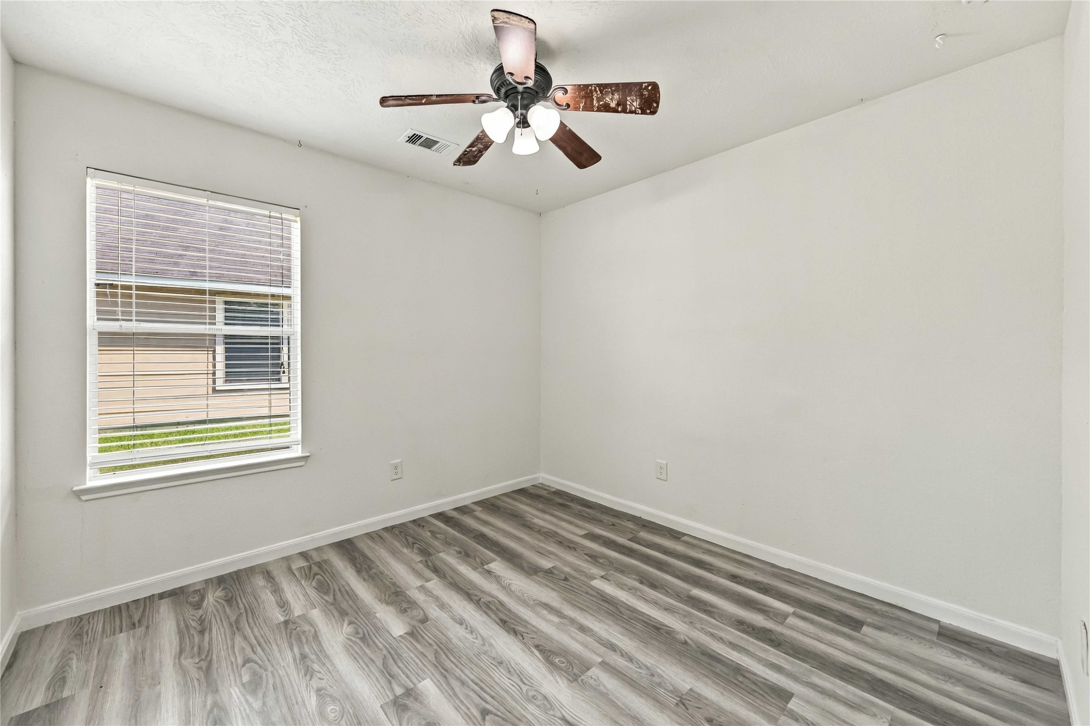 16011 Arapaho Bend Lane Property Photo 27
