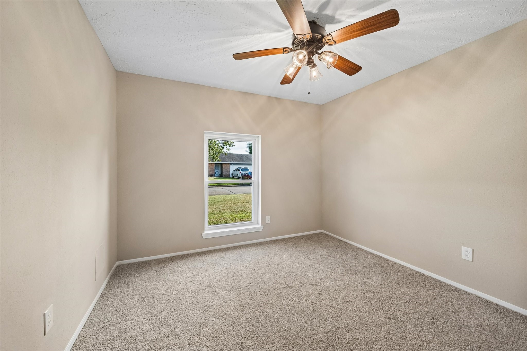 9807 Sparrow Street Property Photo 21
