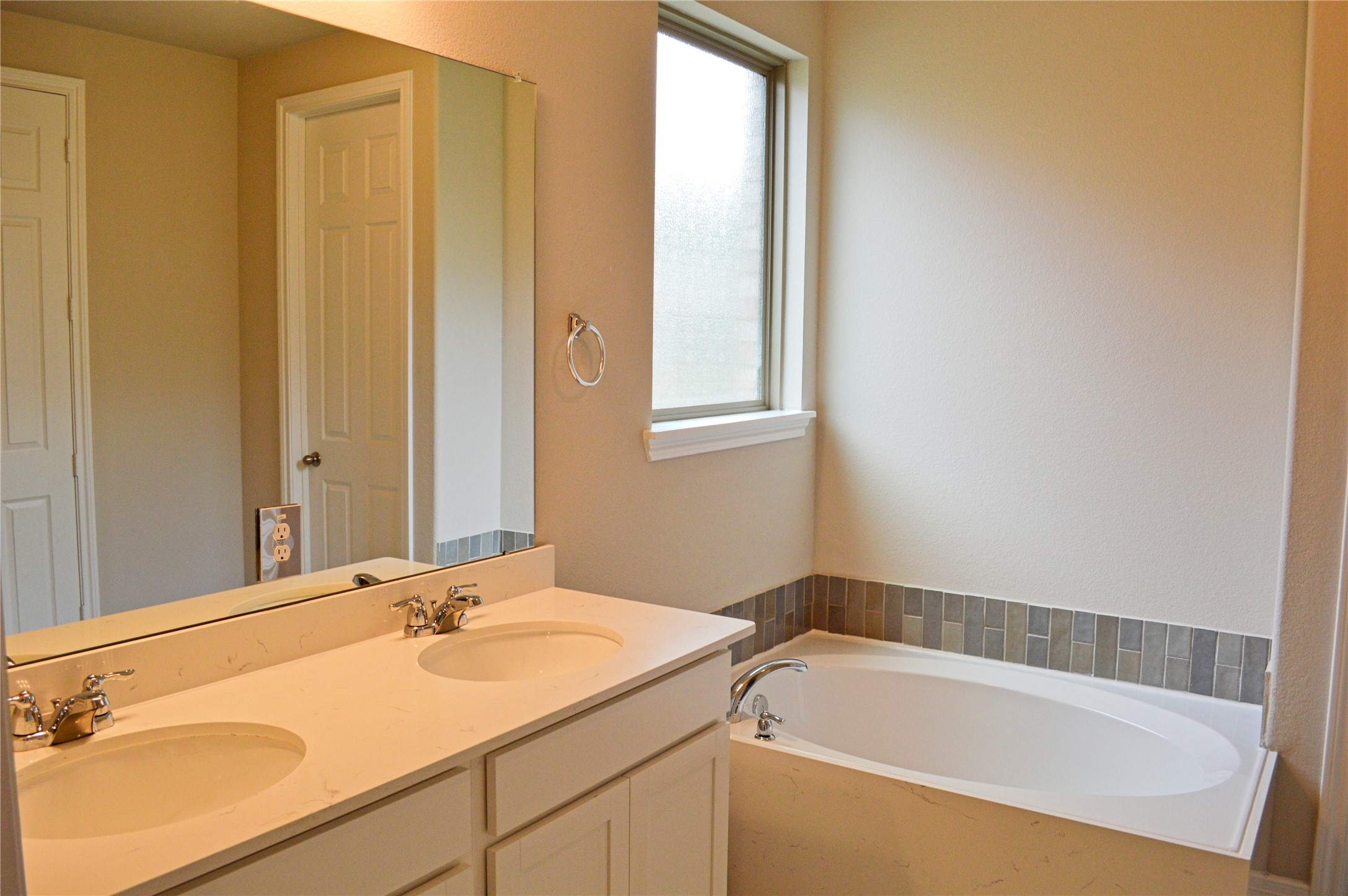 13146 Rowan Green Drive Property Photo 8