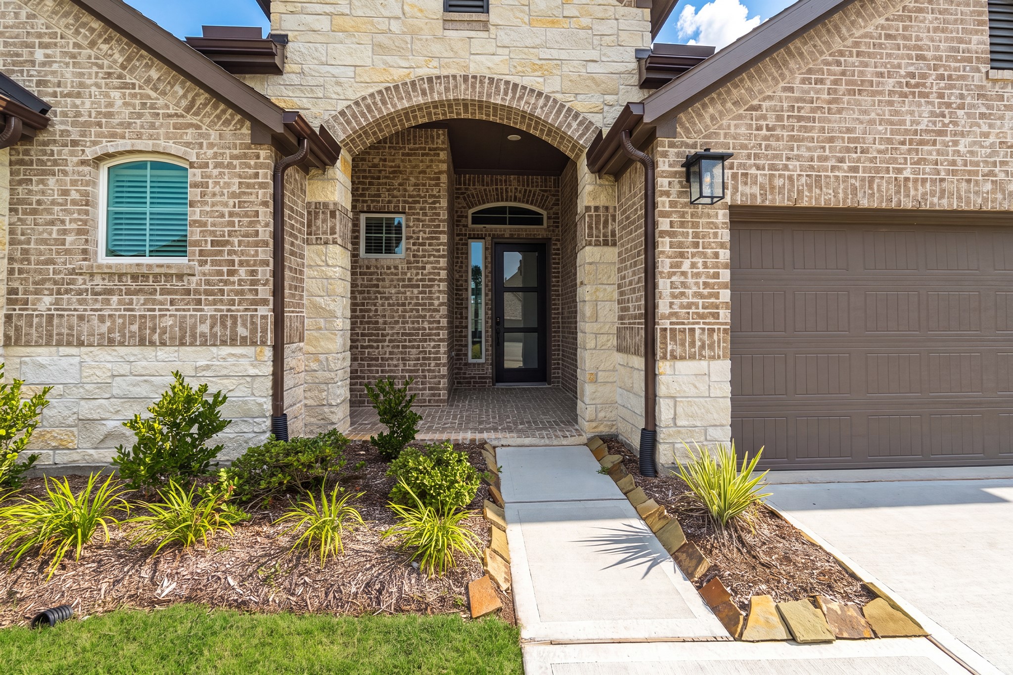9745 Roaring River Falls Property Photo 4
