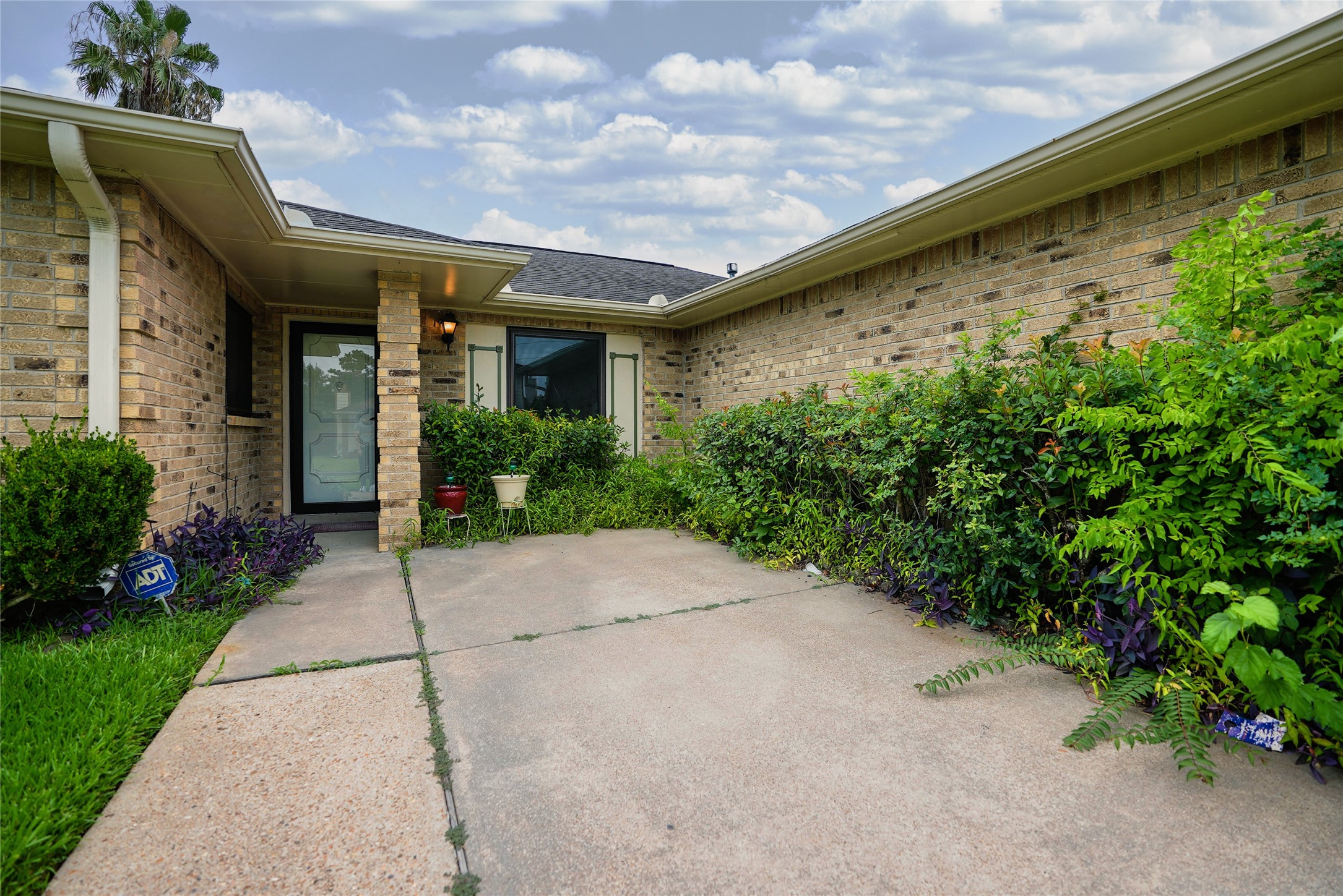 1103 W Brompton Drive Property Photo 7