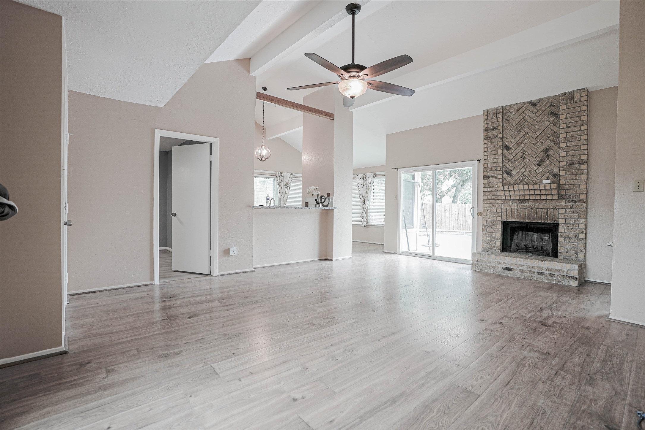 1103 W Brompton Drive Property Photo 8