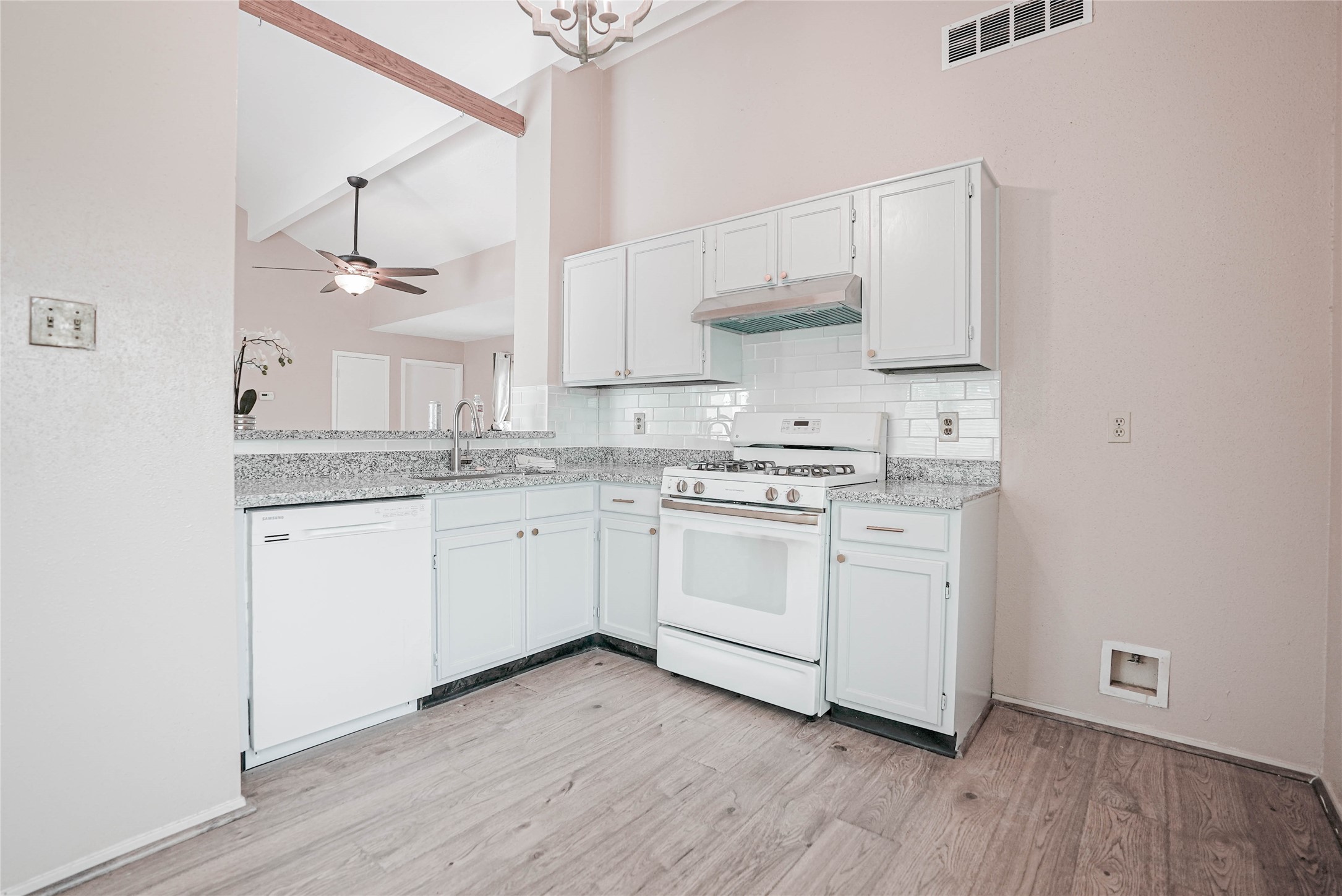 1103 W Brompton Drive Property Photo 9