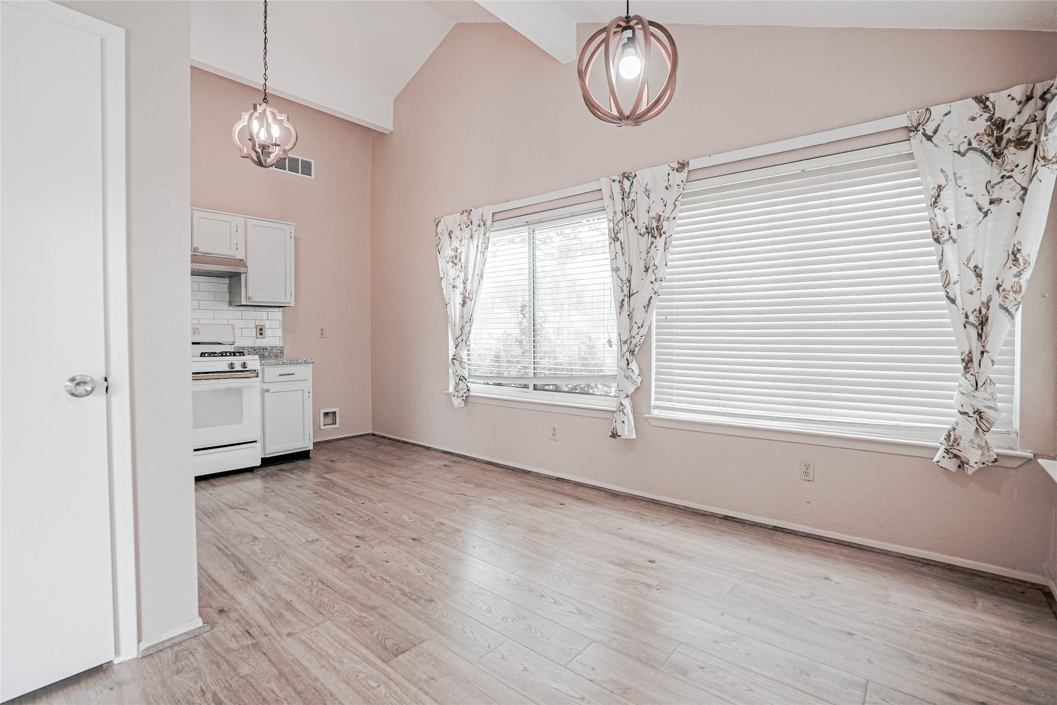 1103 W Brompton Drive Property Photo 11