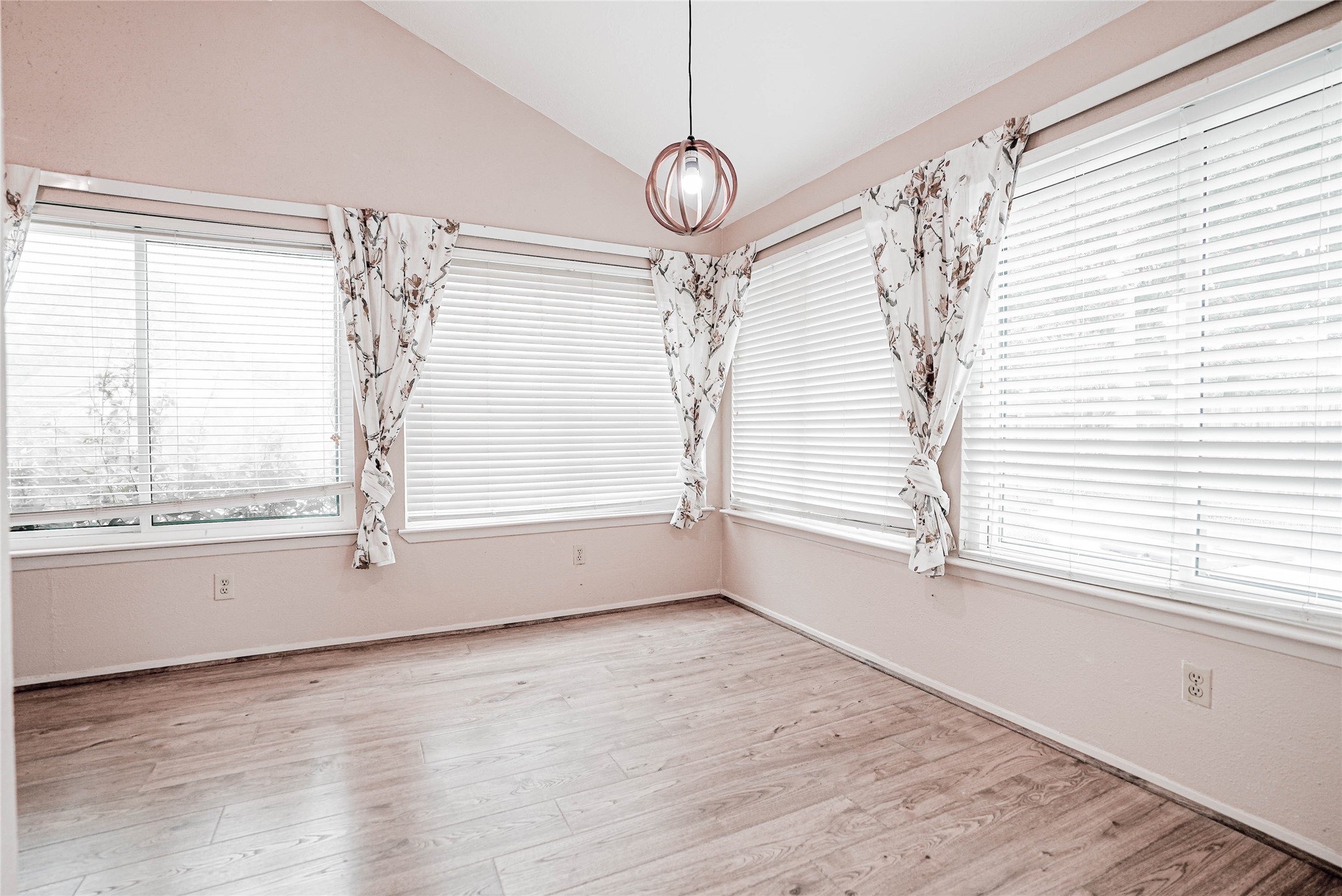 1103 W Brompton Drive Property Photo 14