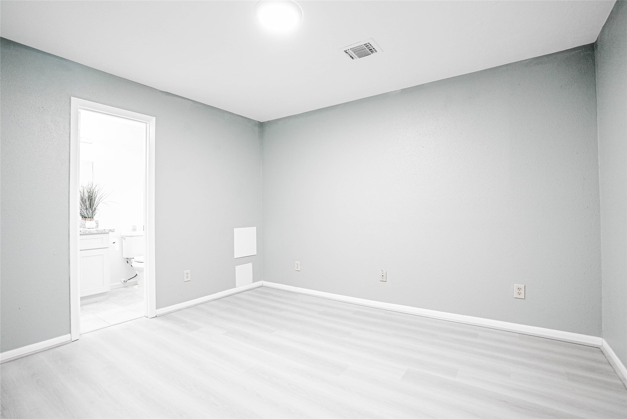 1103 W Brompton Drive Property Photo 18