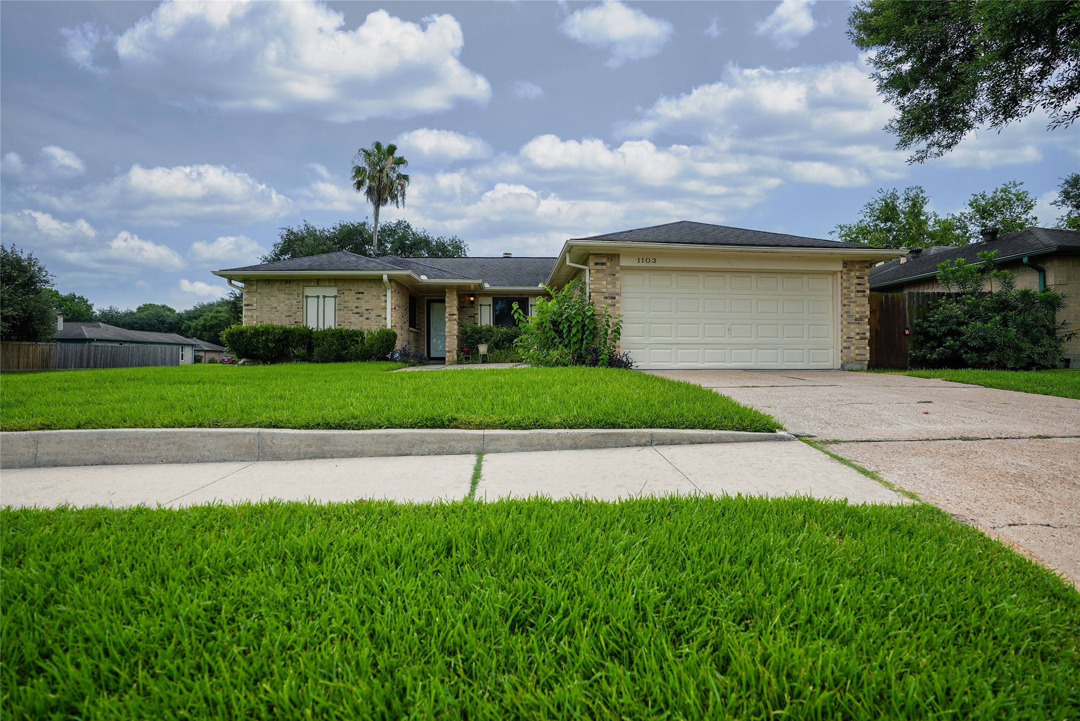 1103 W Brompton Drive Property Photo 24