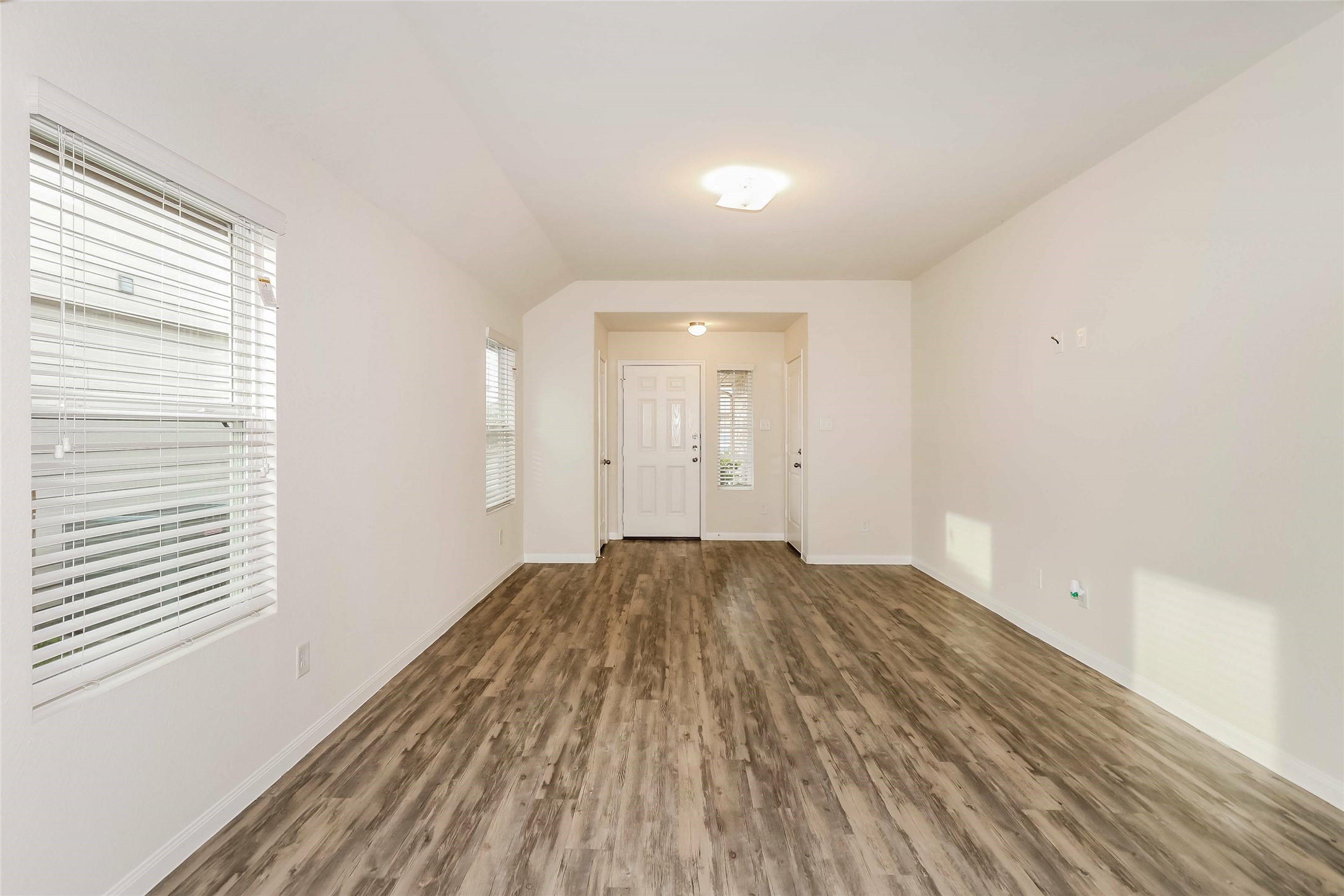 5707 S Brenwood Drive Property Photo 4