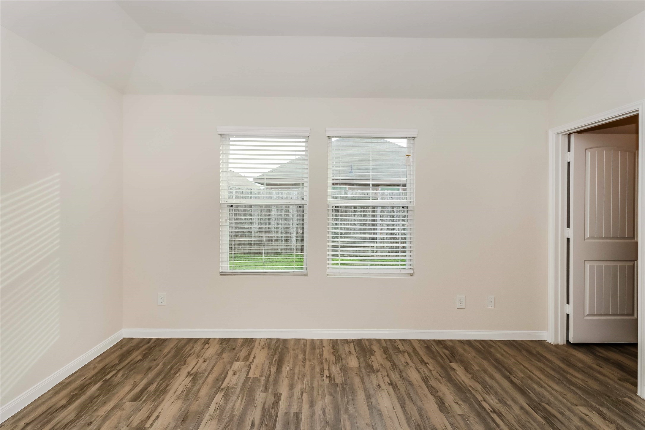 5707 S Brenwood Drive Property Photo 6