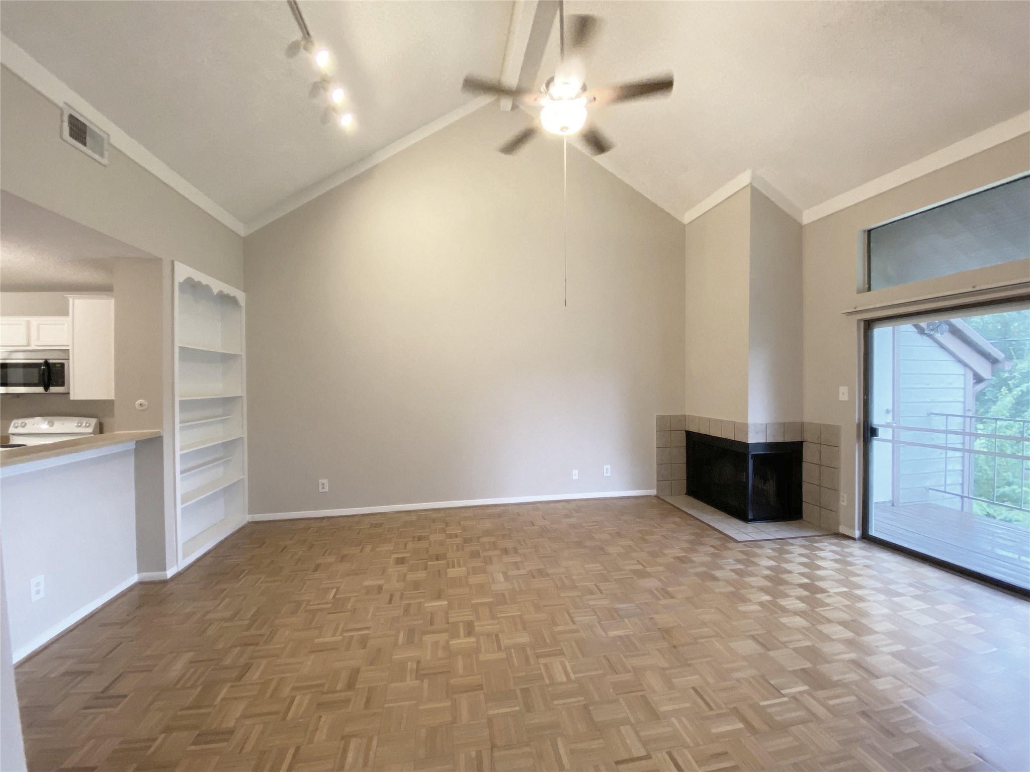 8499 Sands Point Drive Property Photo 2
