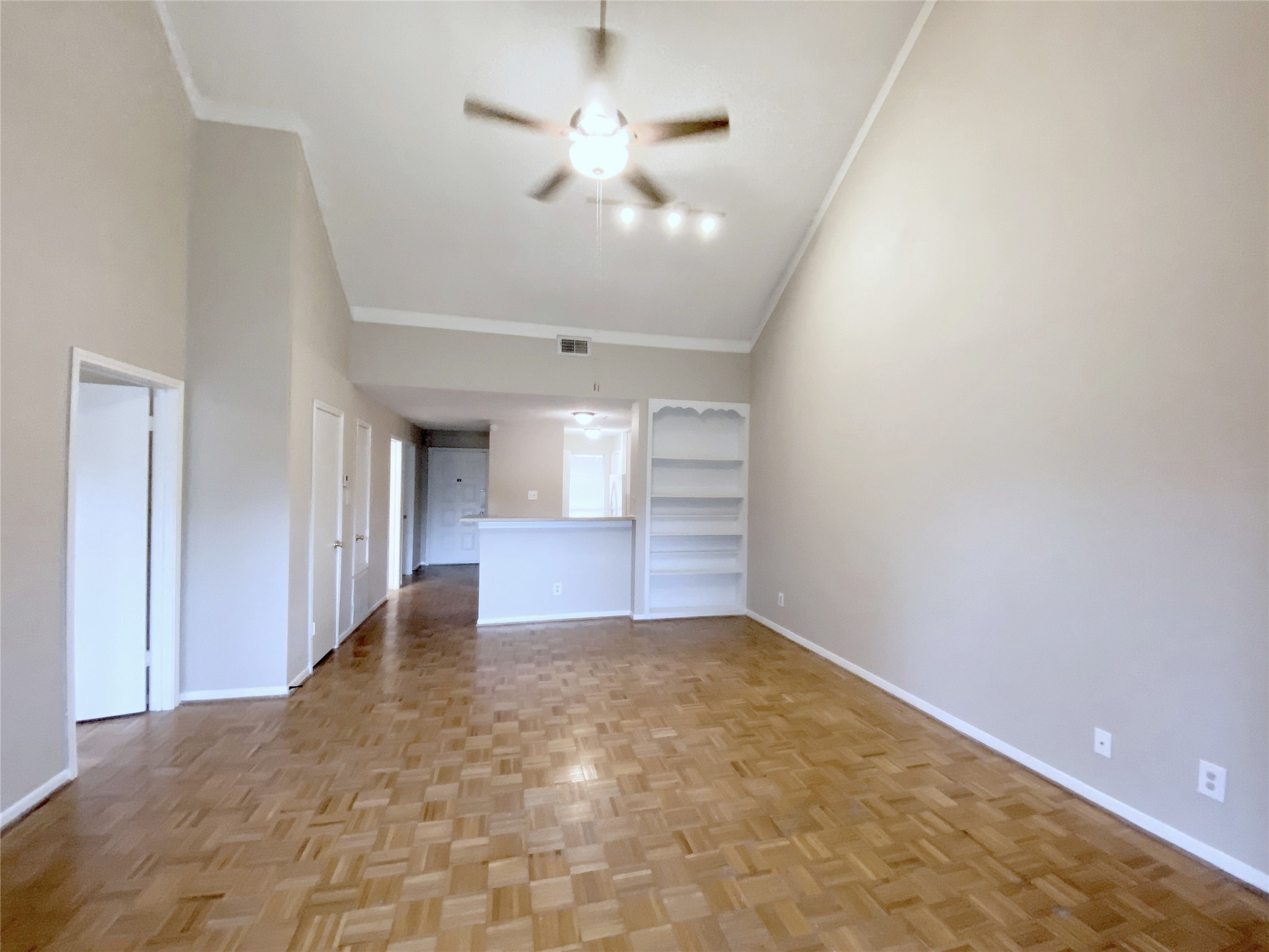 8499 Sands Point Drive Property Photo 3