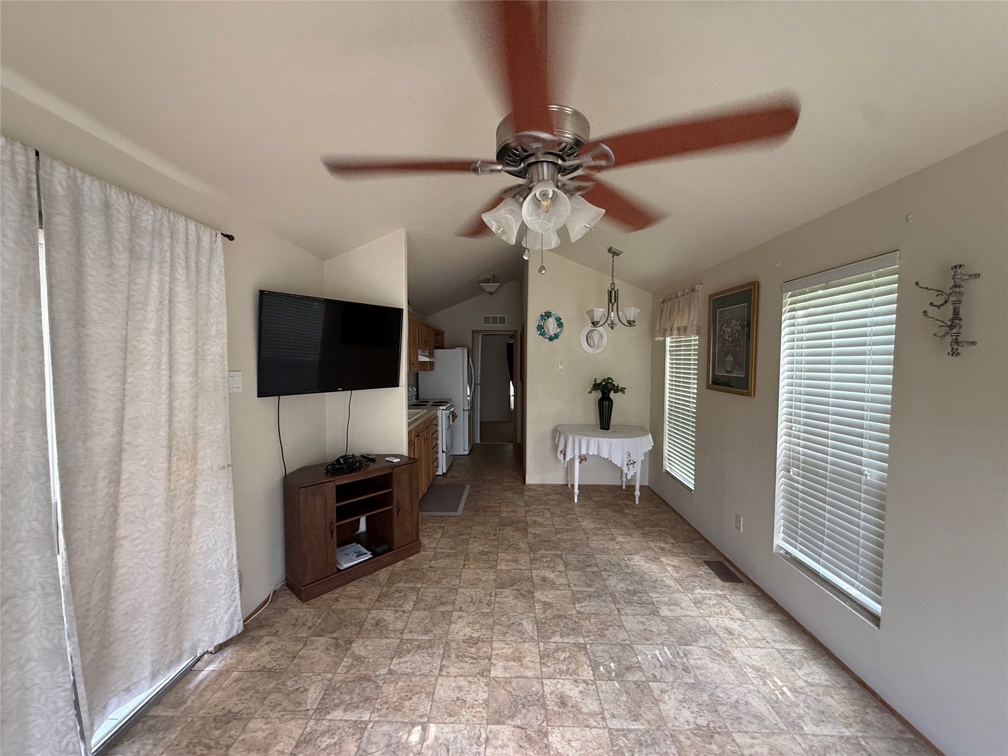 415 12th Property Photo 9
