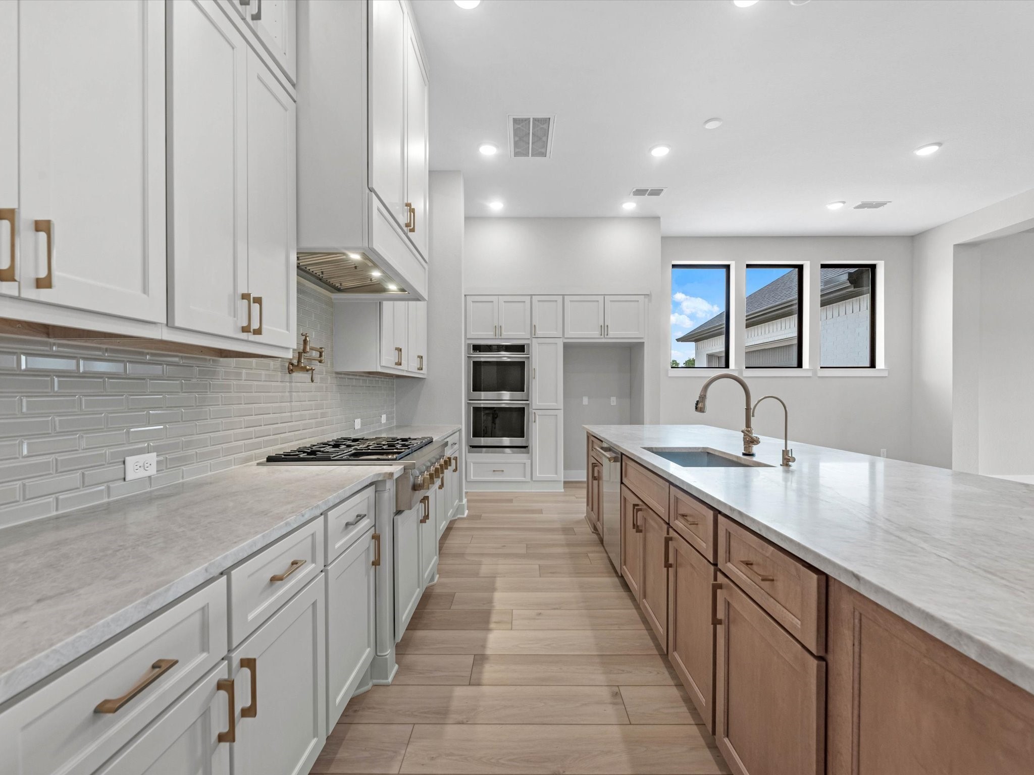 18 Woodland Creek Court Property Photo 4