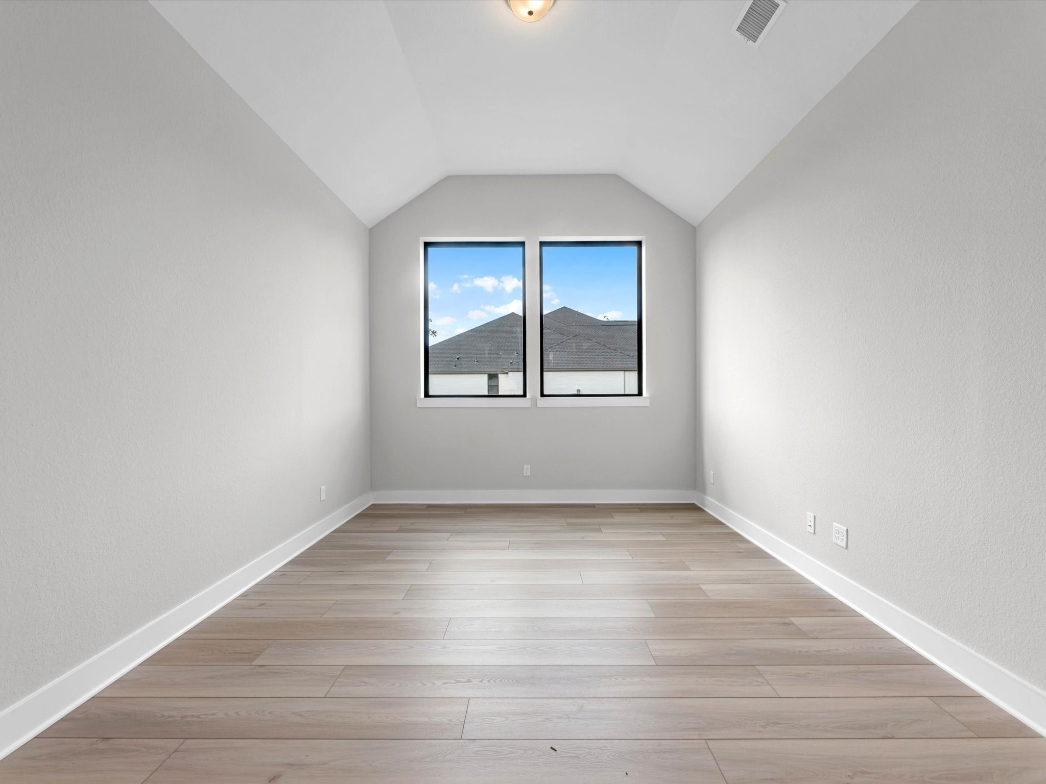 18 Woodland Creek Court Property Photo 13