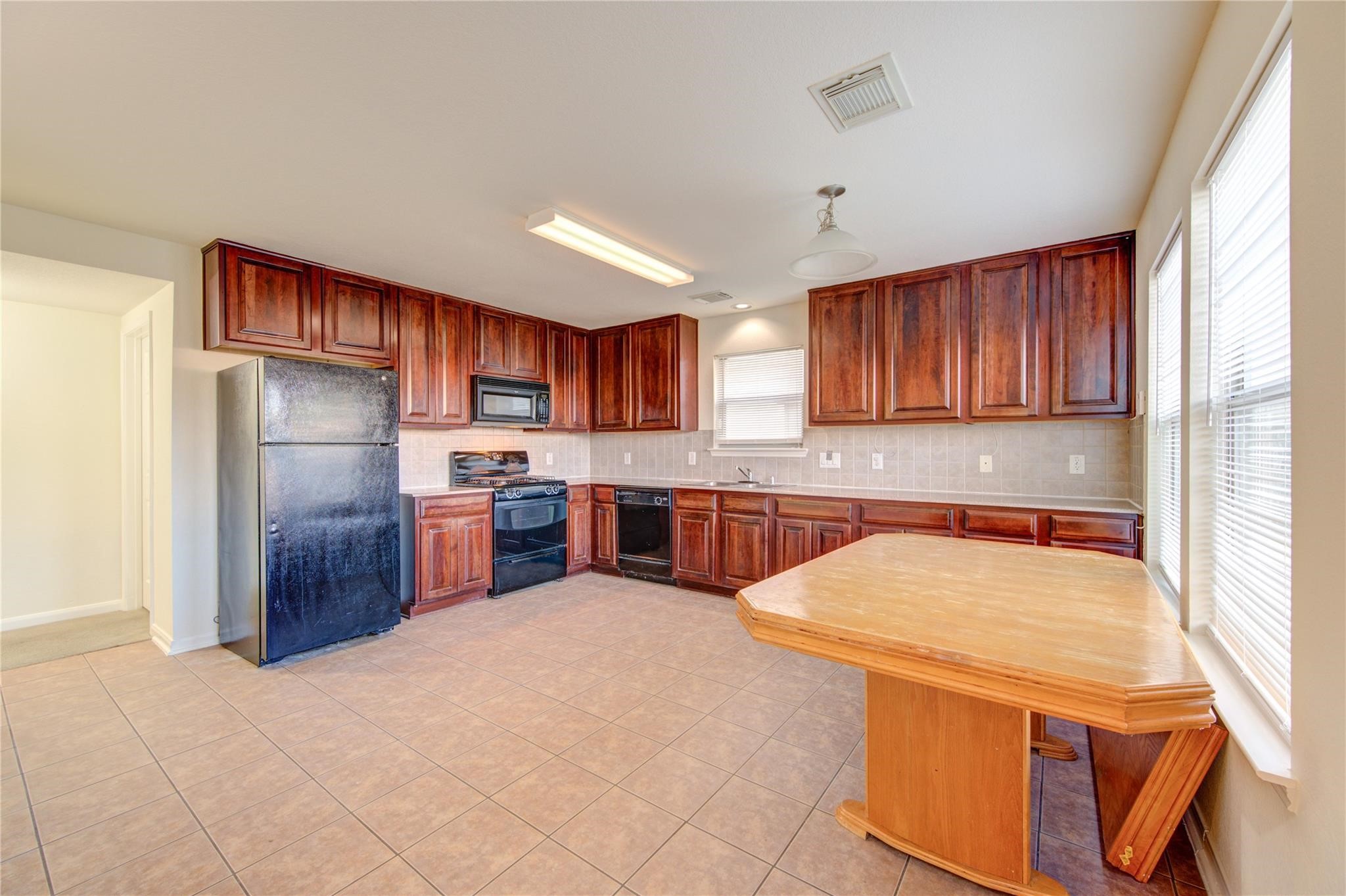 15326 Mission Oak Drive Property Photo 5