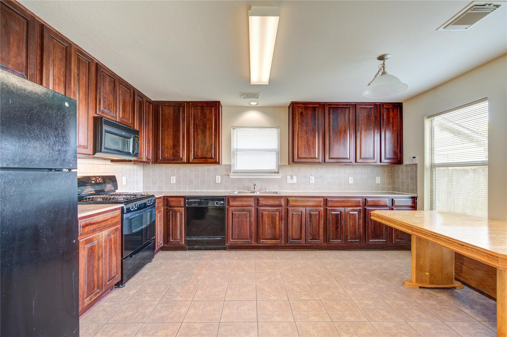 15326 Mission Oak Drive Property Photo 6
