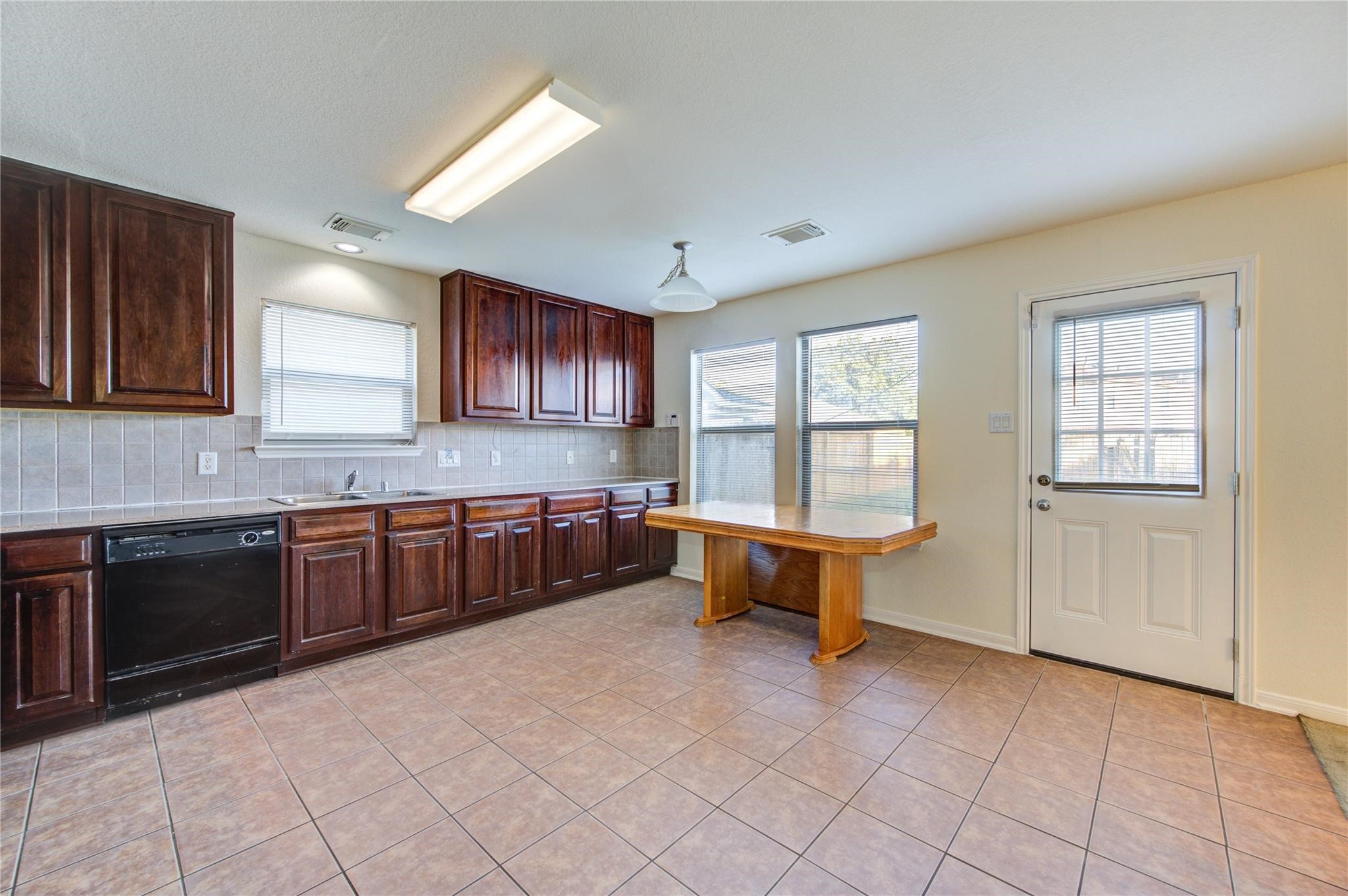 15326 Mission Oak Drive Property Photo 7