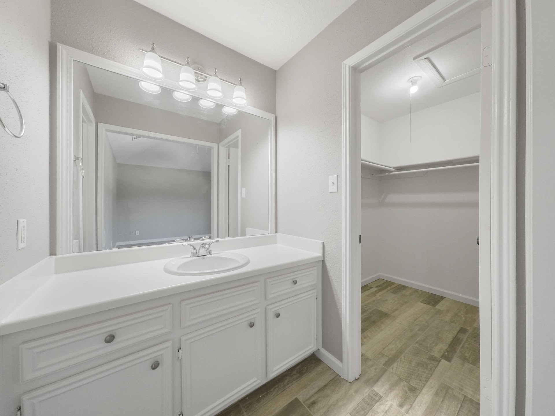 13607 Ravensway Drive A Property Photo 14