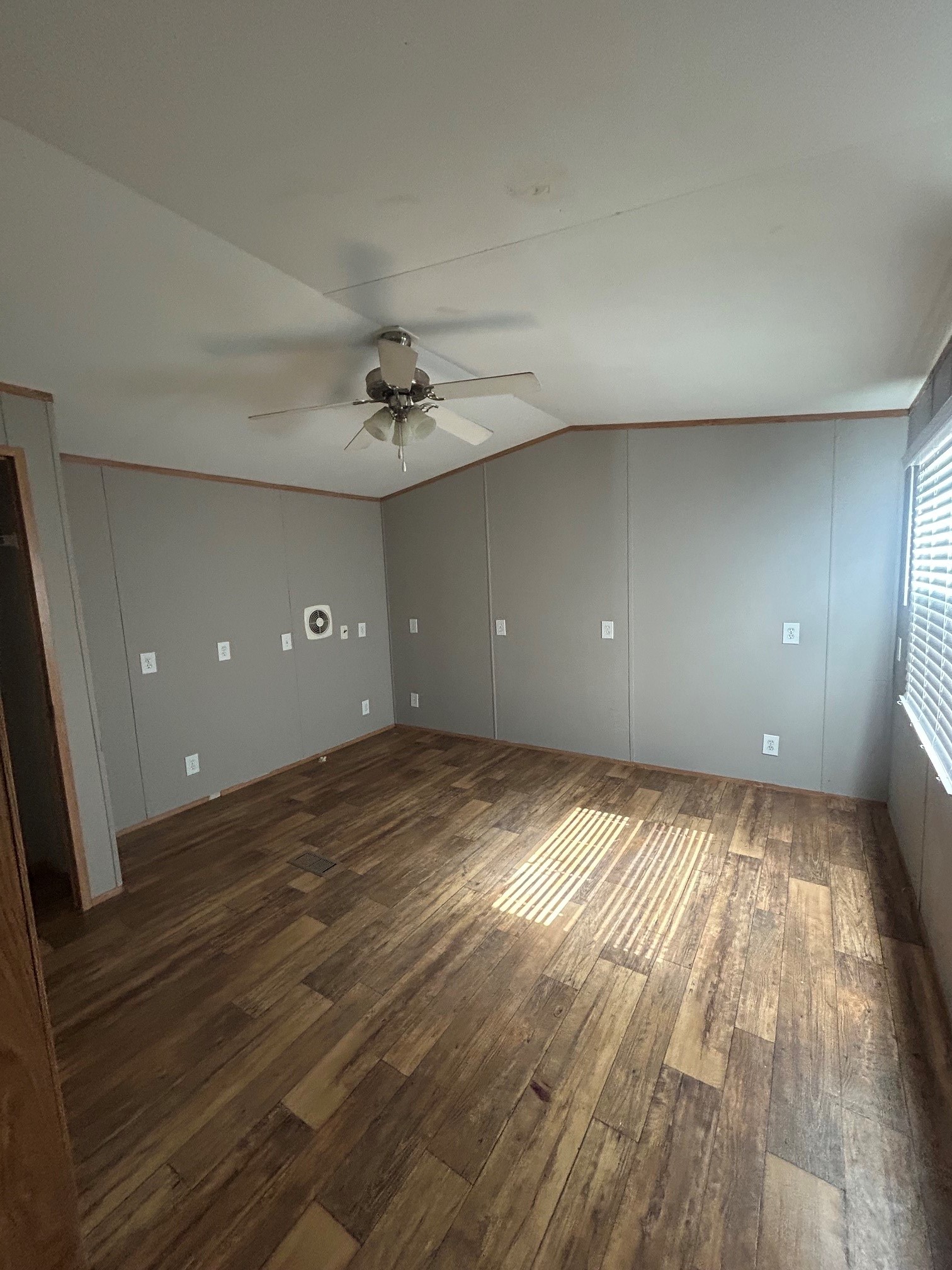 605 County Road 6053 Property Photo 6