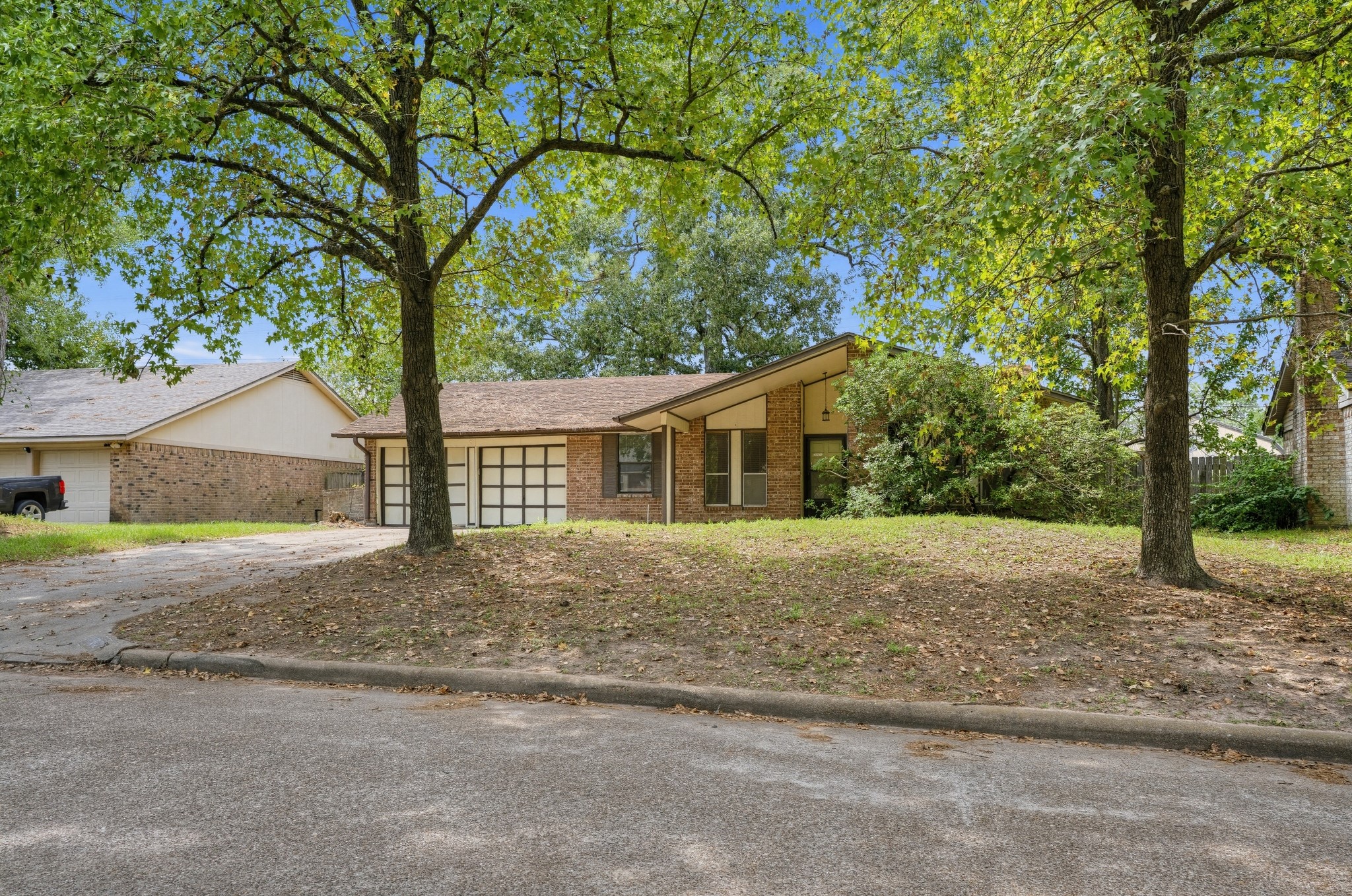 17623 Crestline Road Property Photo 2
