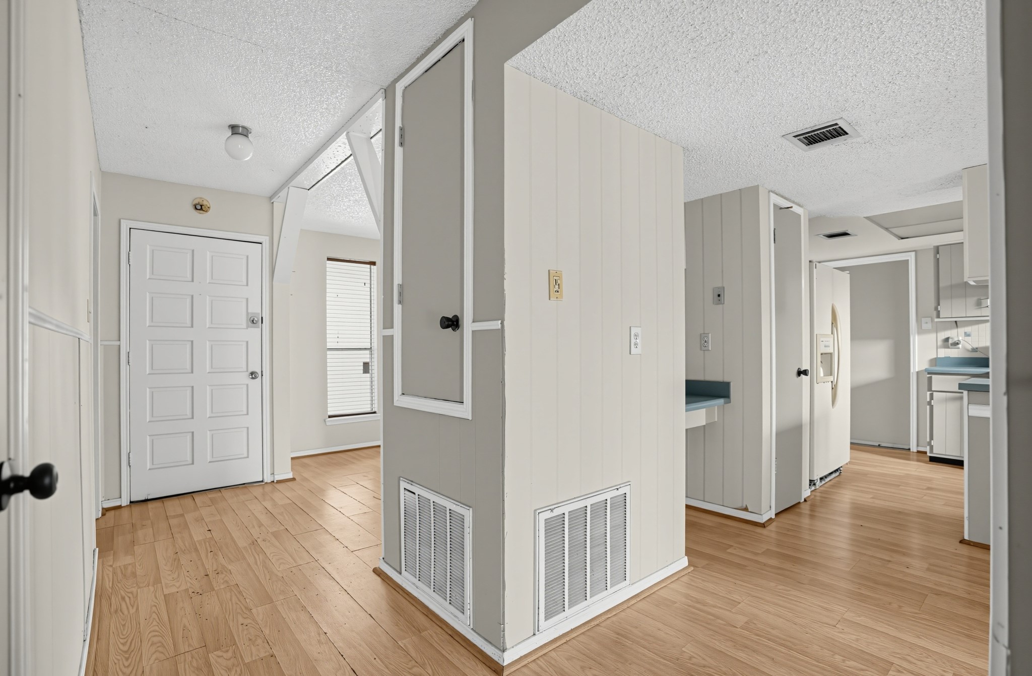17623 Crestline Road Property Photo 3