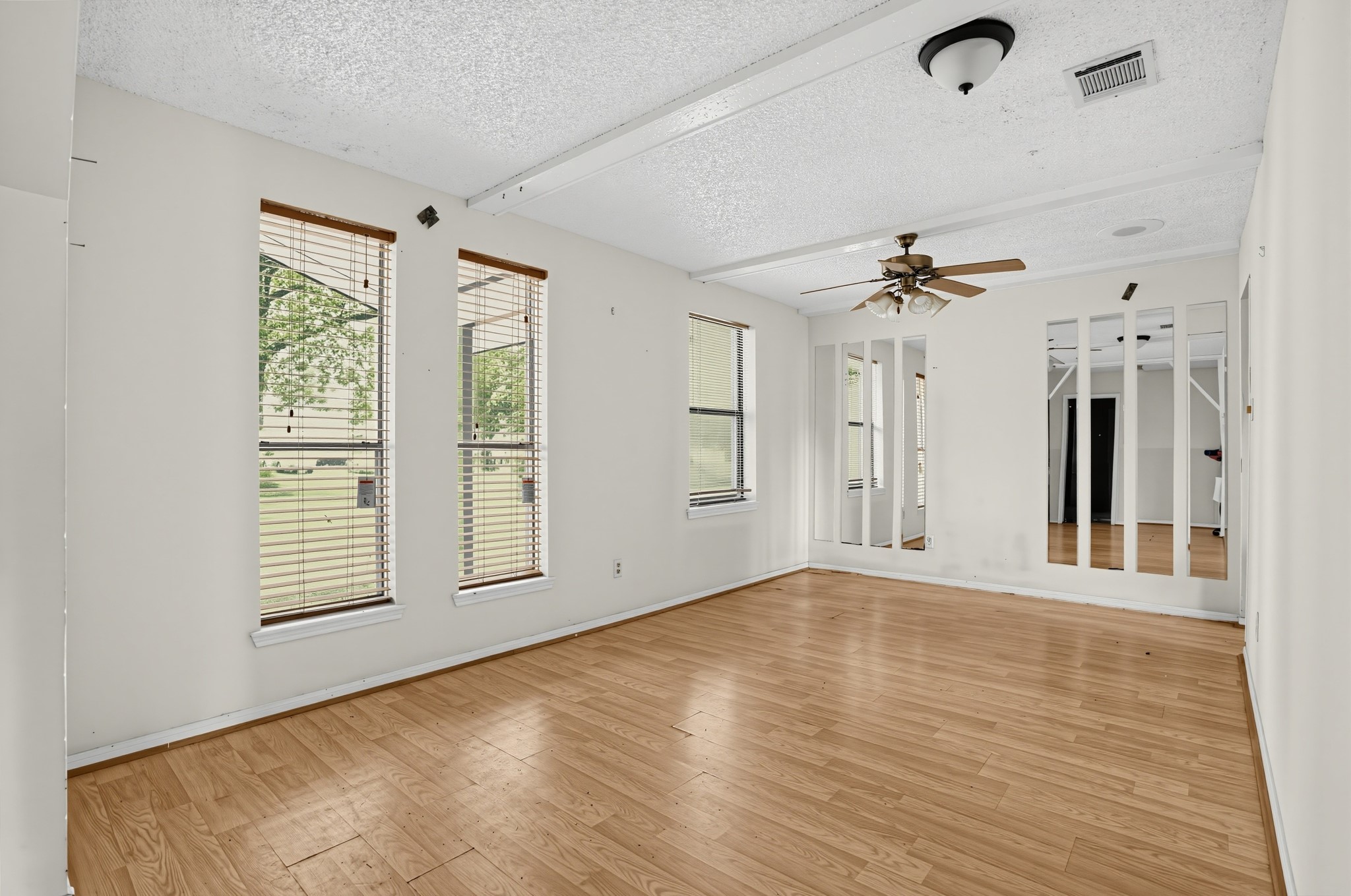 17623 Crestline Road Property Photo 4