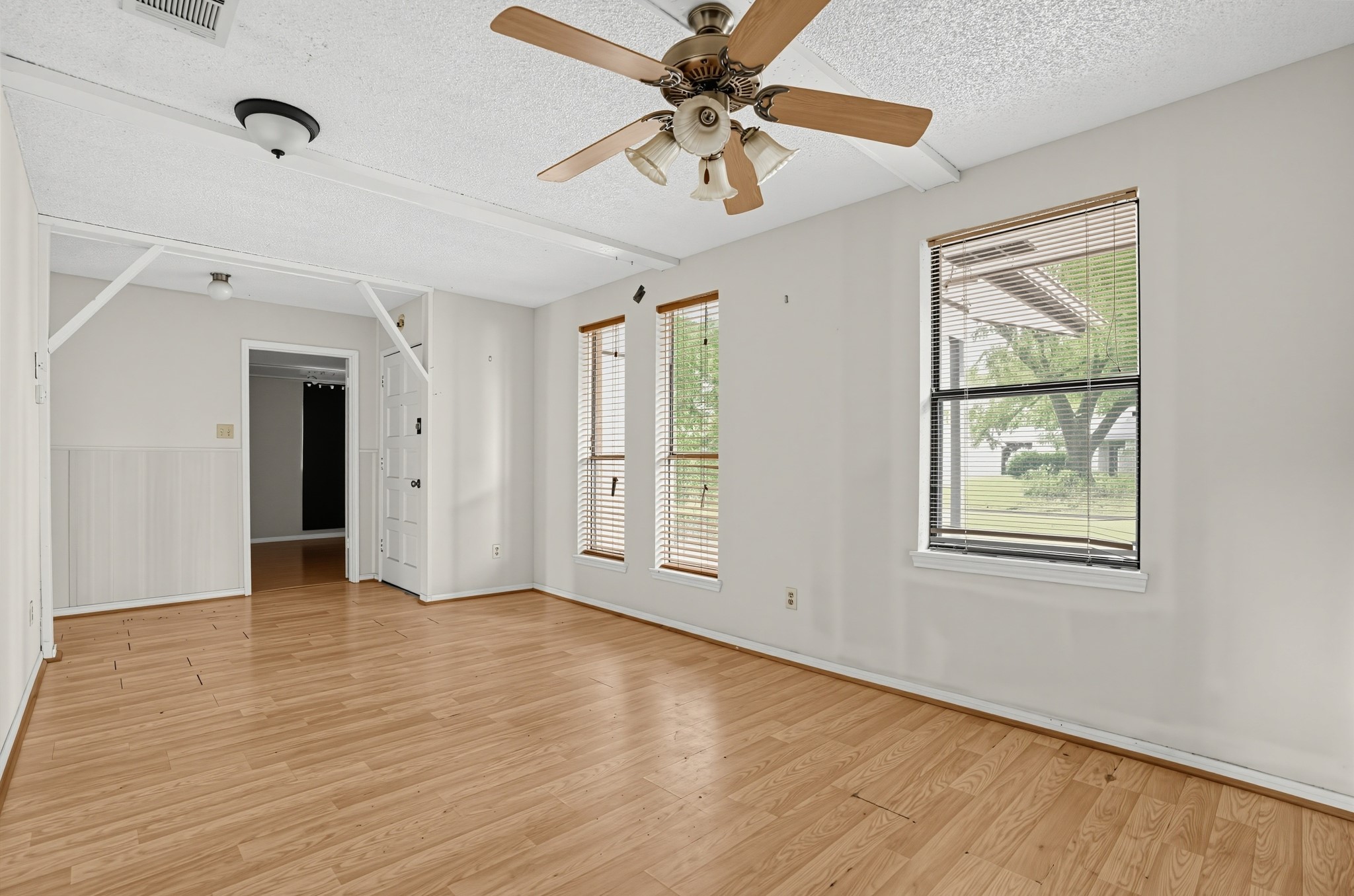 17623 Crestline Road Property Photo 5