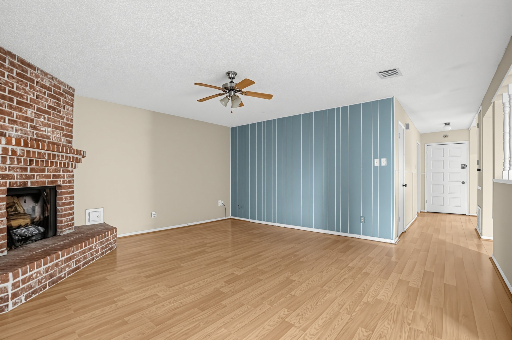 17623 Crestline Road Property Photo 6