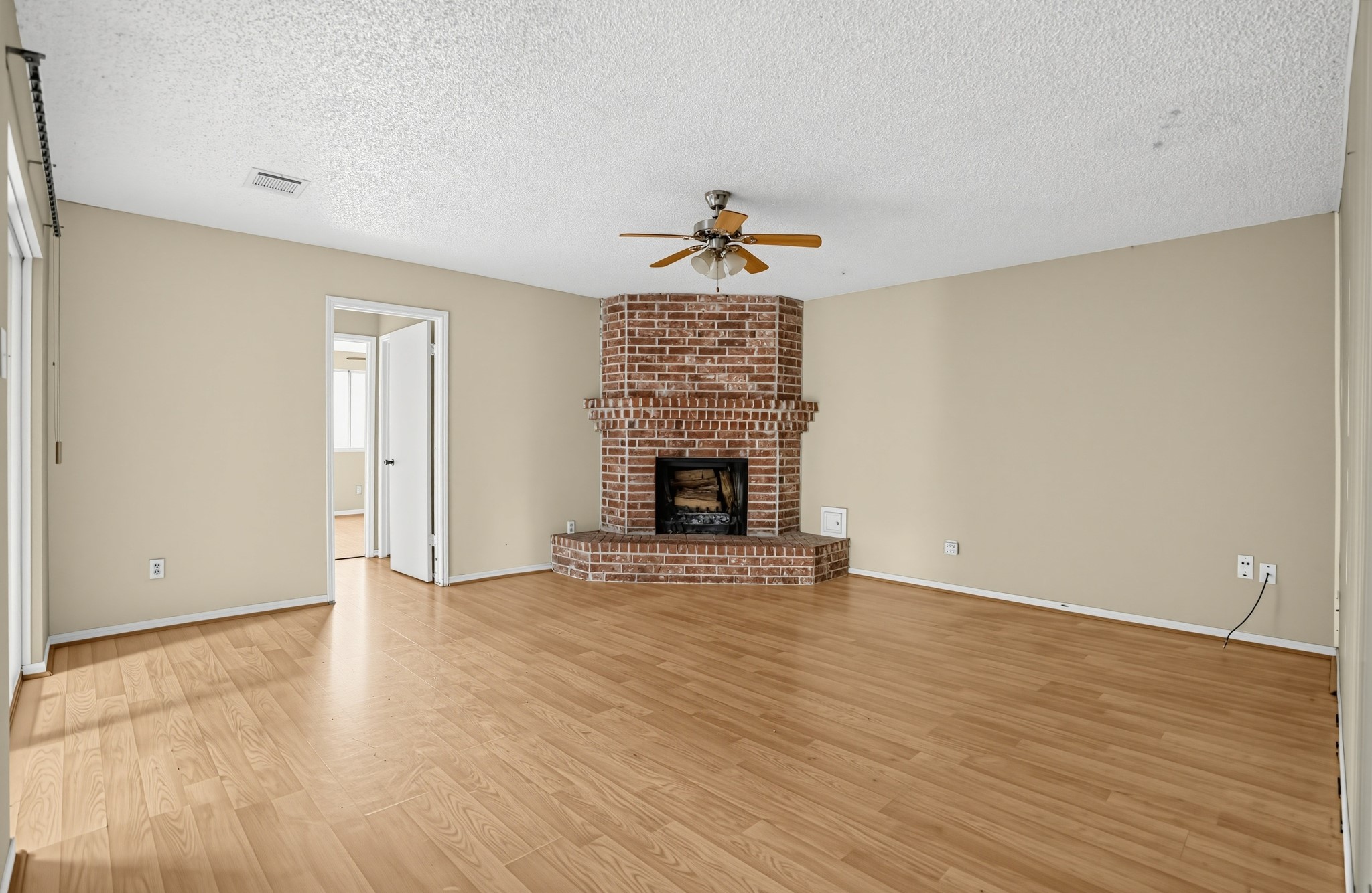 17623 Crestline Road Property Photo 9