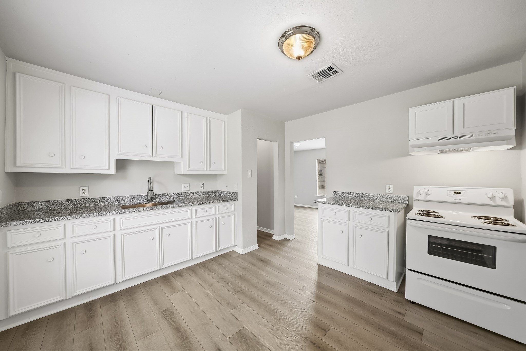 5303 Ridgeway Drive Property Photo 4