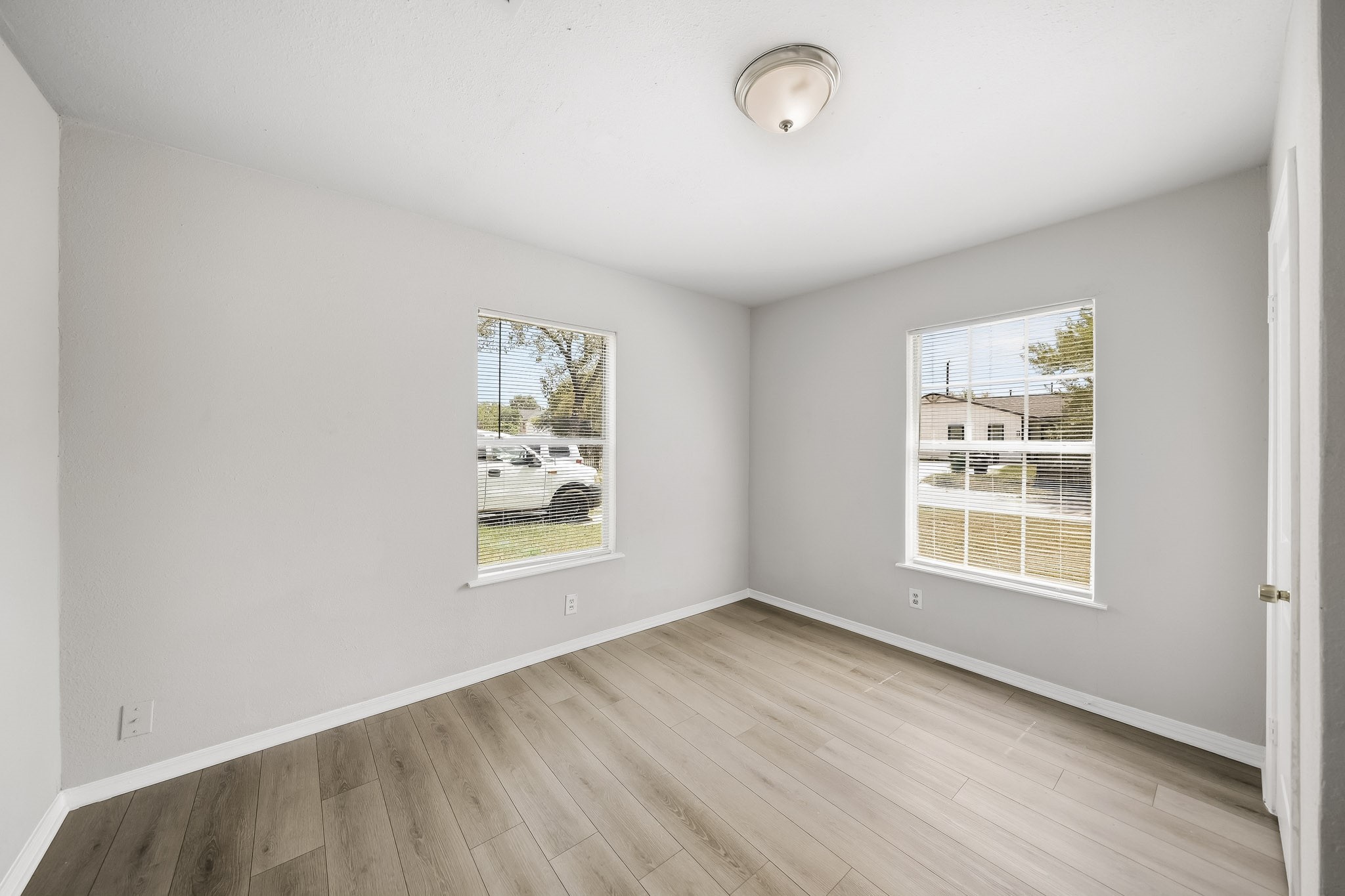 5303 Ridgeway Drive Property Photo 5
