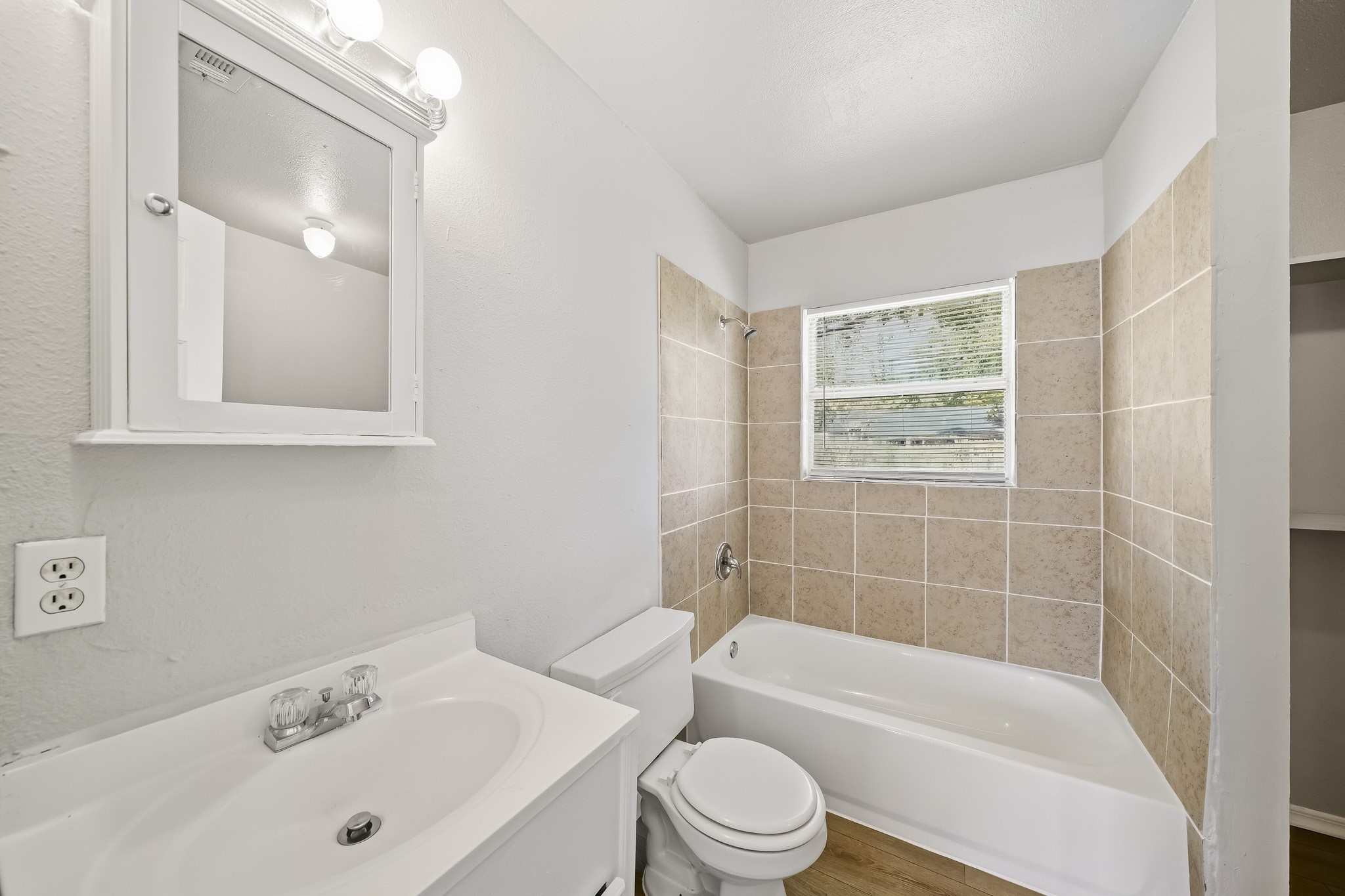 5303 Ridgeway Drive Property Photo 6
