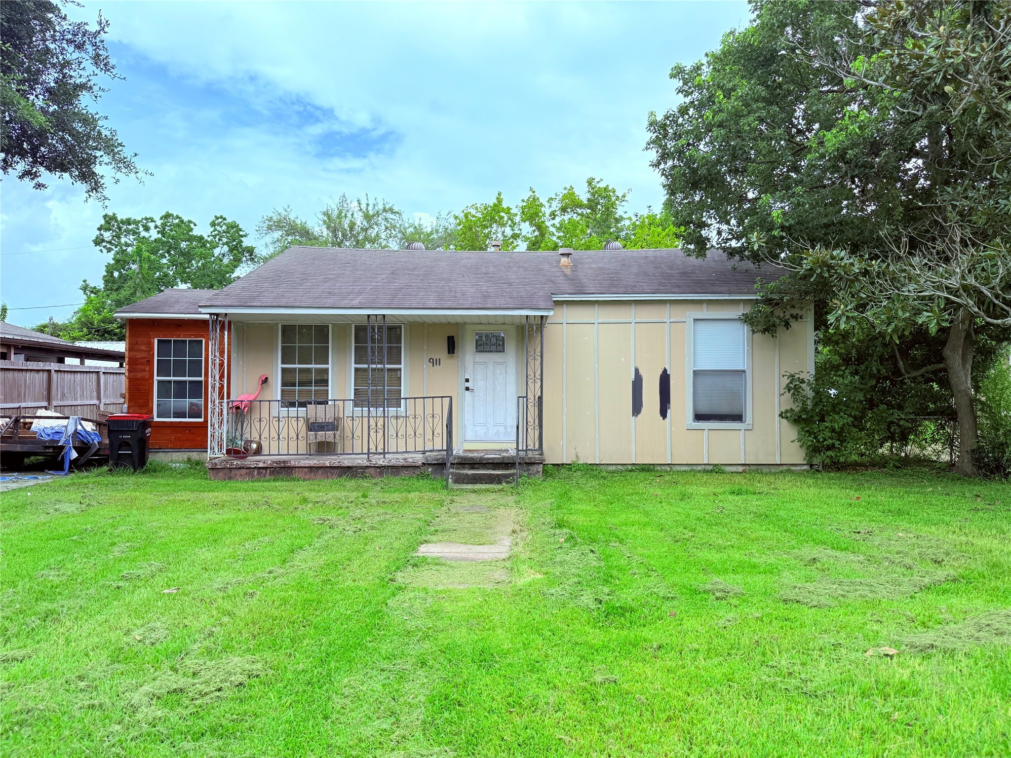 911 Parkway Street Property Photo 1