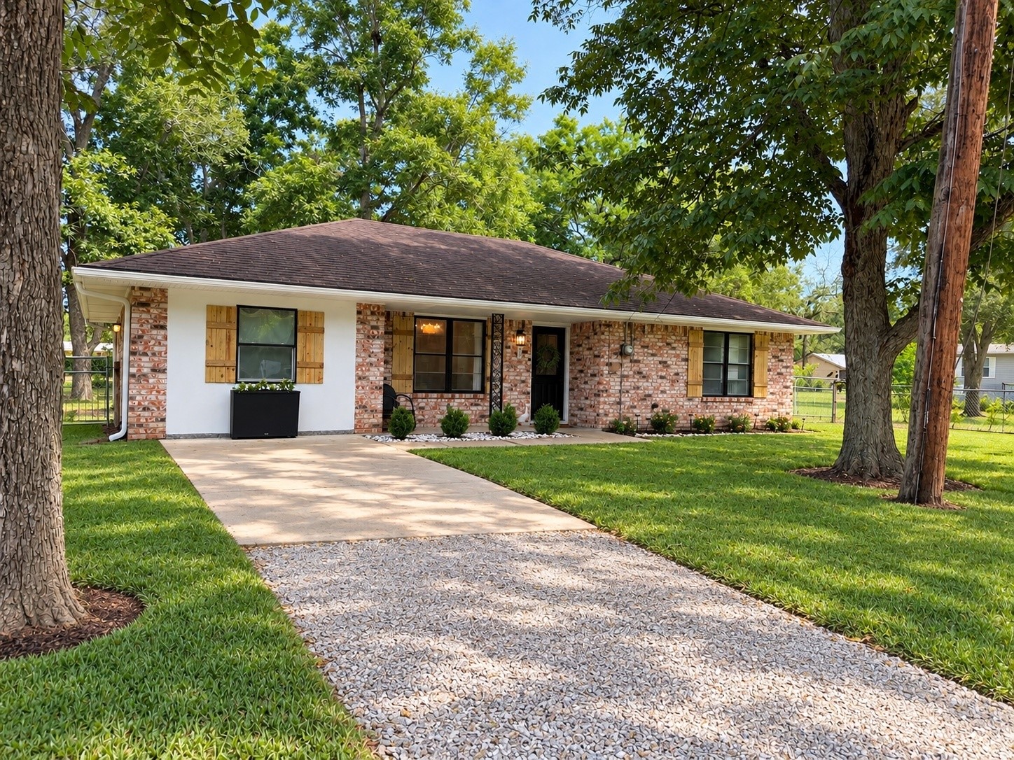 203 Peach Property Photo 2
