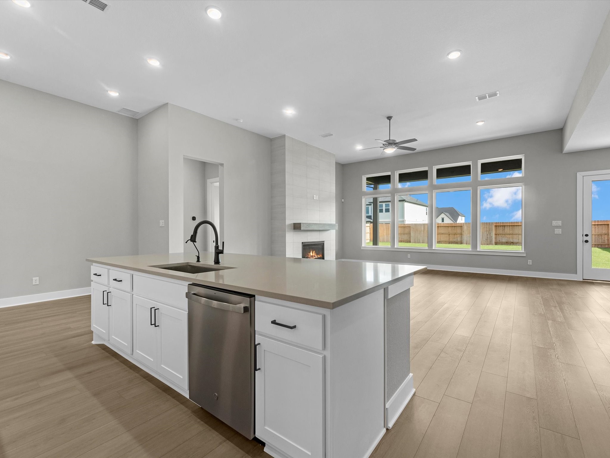 18422 Red Dahlia Road Property Photo 4
