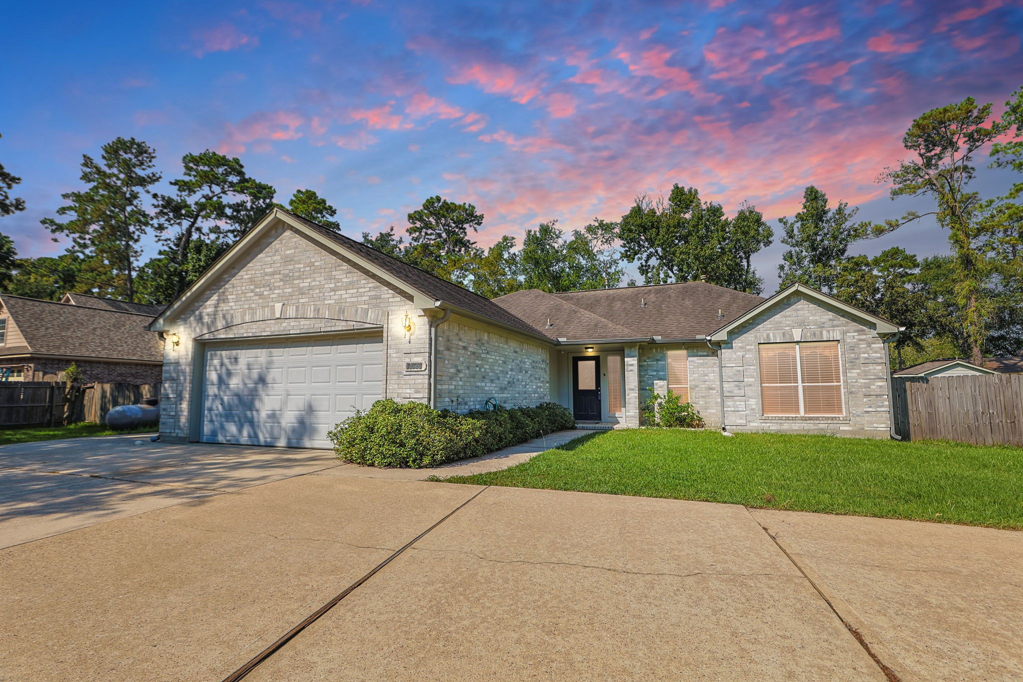 10403 Twin Oak Drive Property Photo 1
