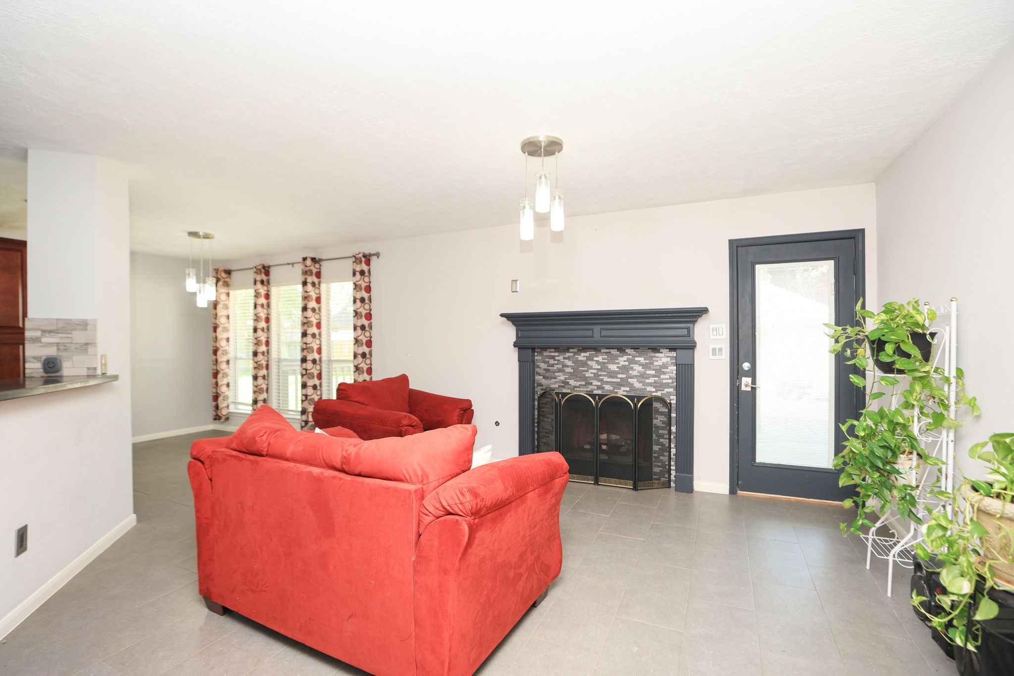 10403 Twin Oak Drive Property Photo 5