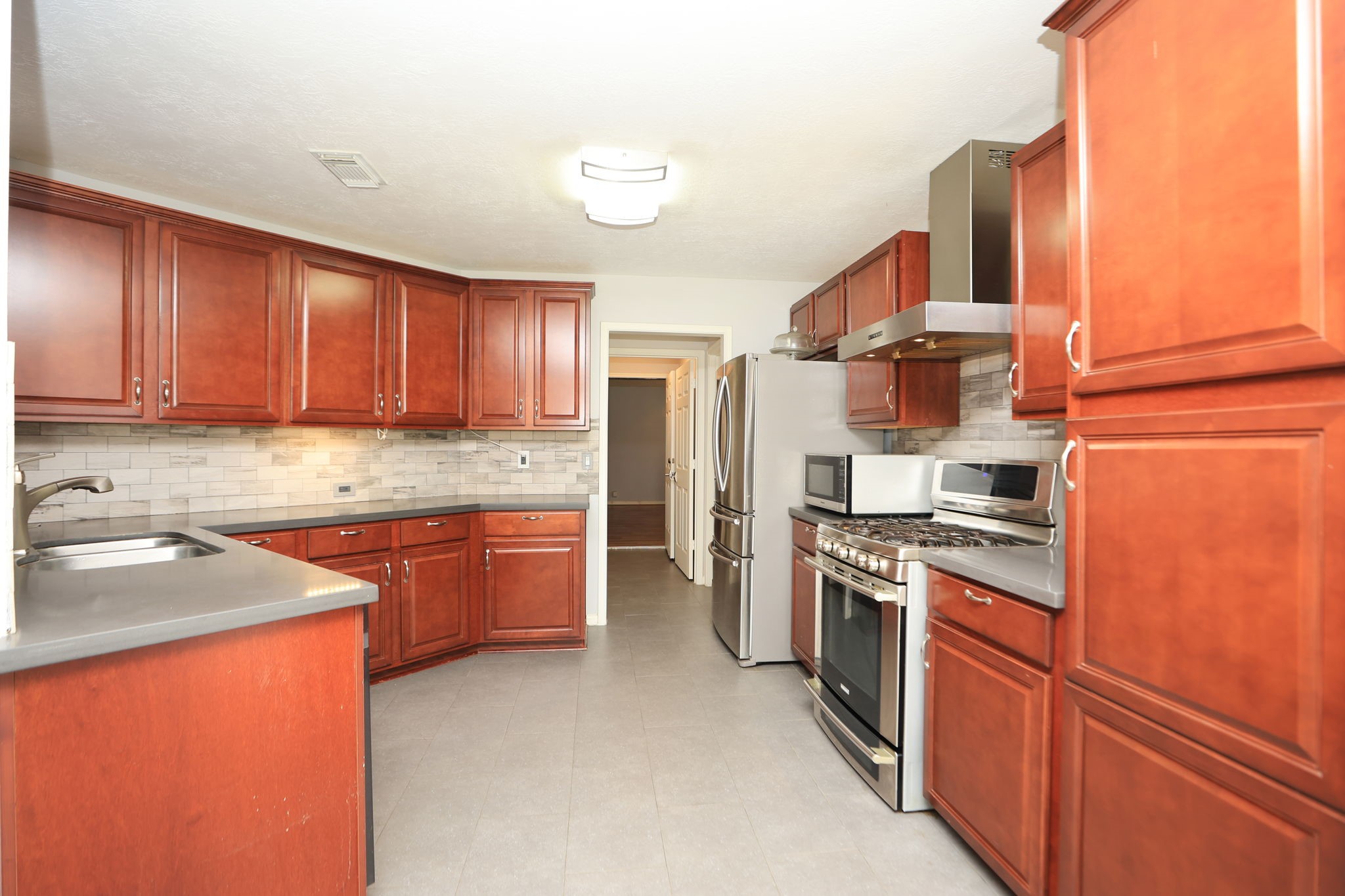 10403 Twin Oak Drive Property Photo 6