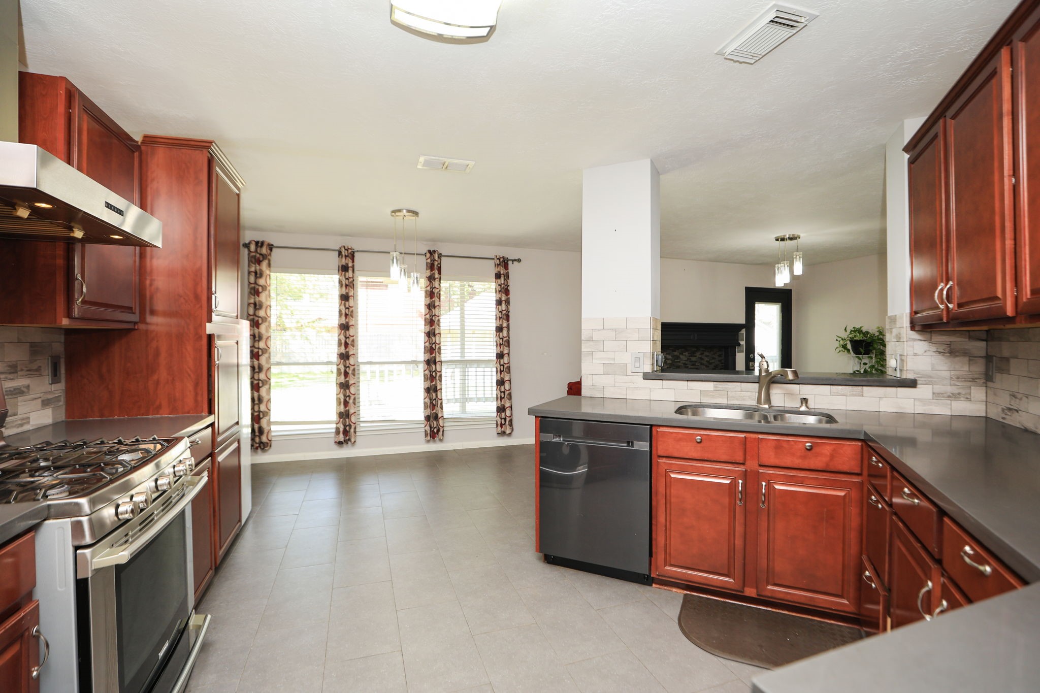 10403 Twin Oak Drive Property Photo 9