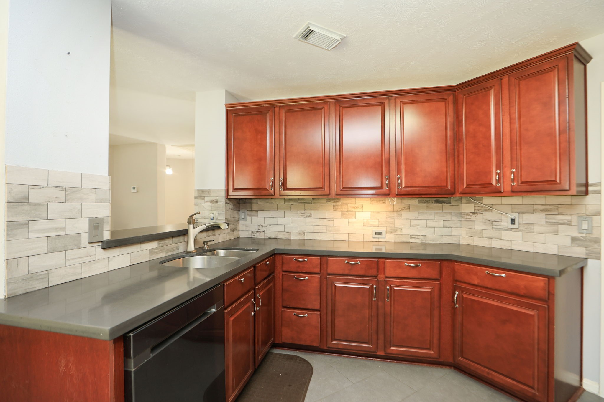 10403 Twin Oak Drive Property Photo 10