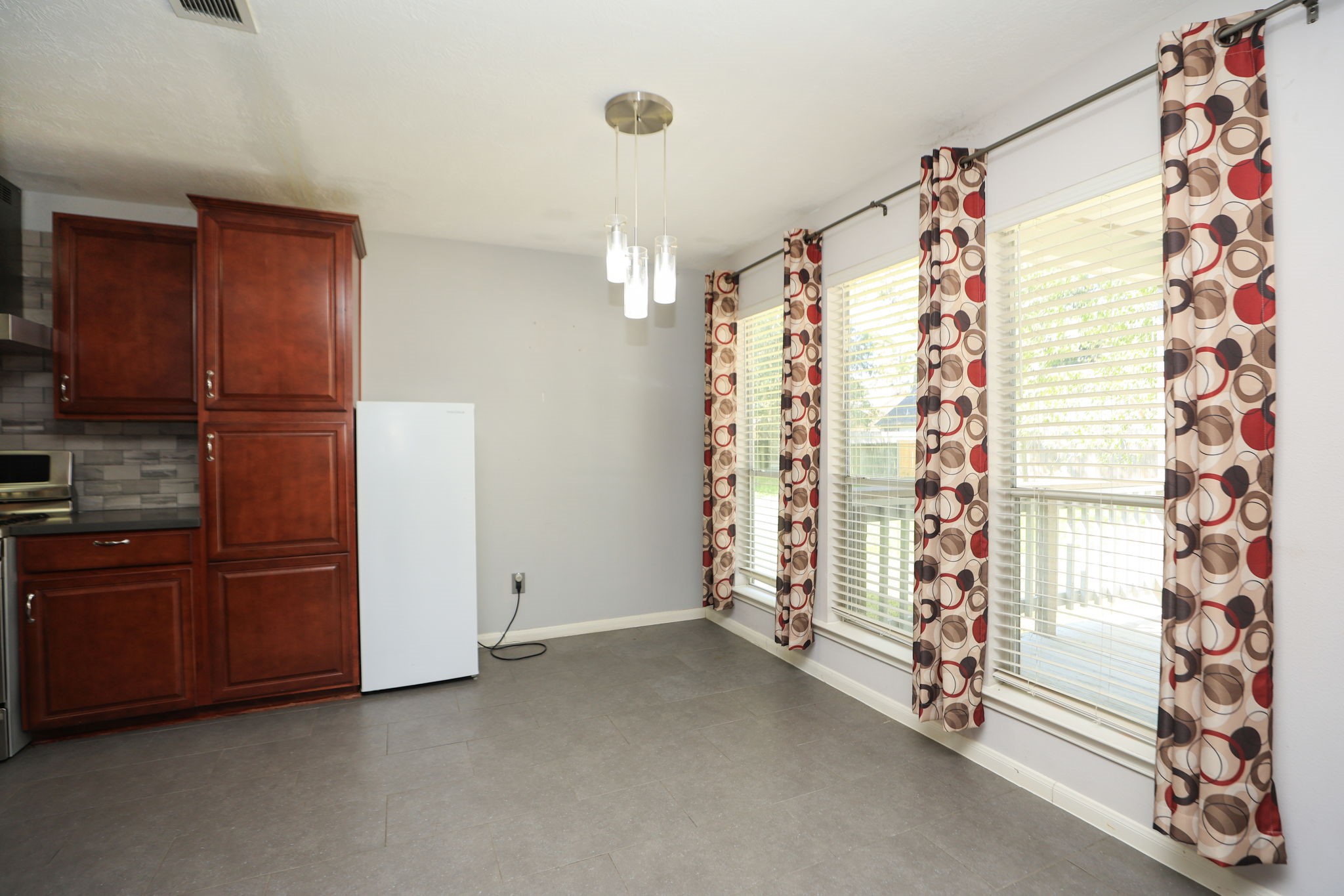 10403 Twin Oak Drive Property Photo 11