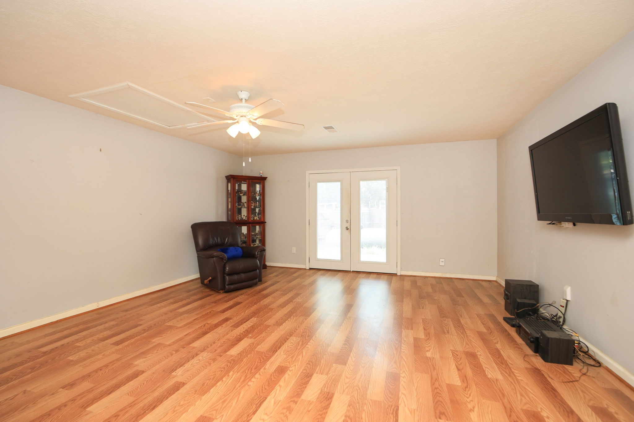 10403 Twin Oak Drive Property Photo 13