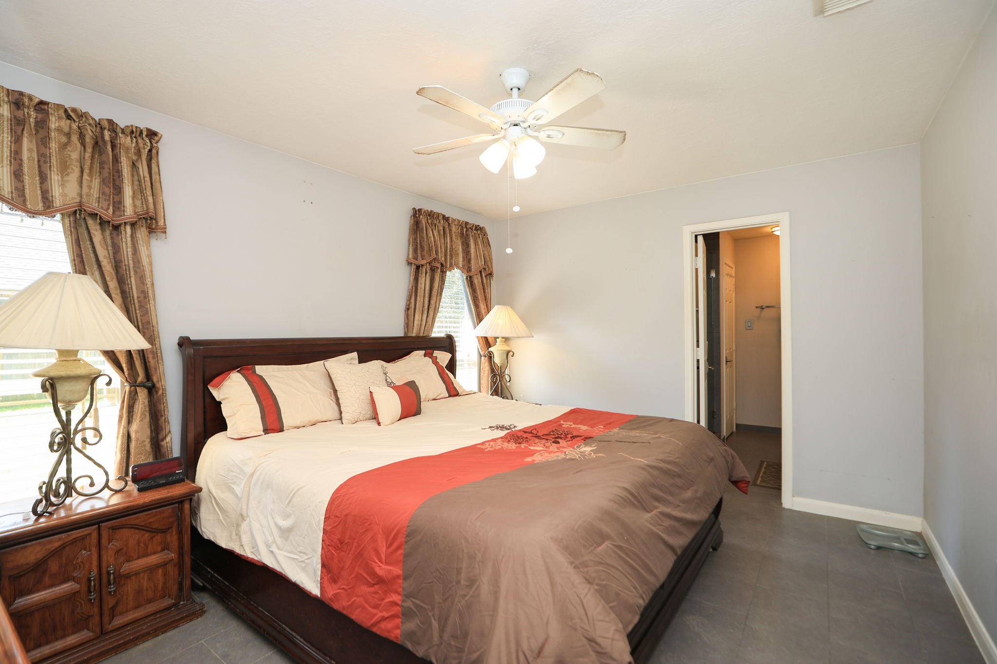 10403 Twin Oak Drive Property Photo 14