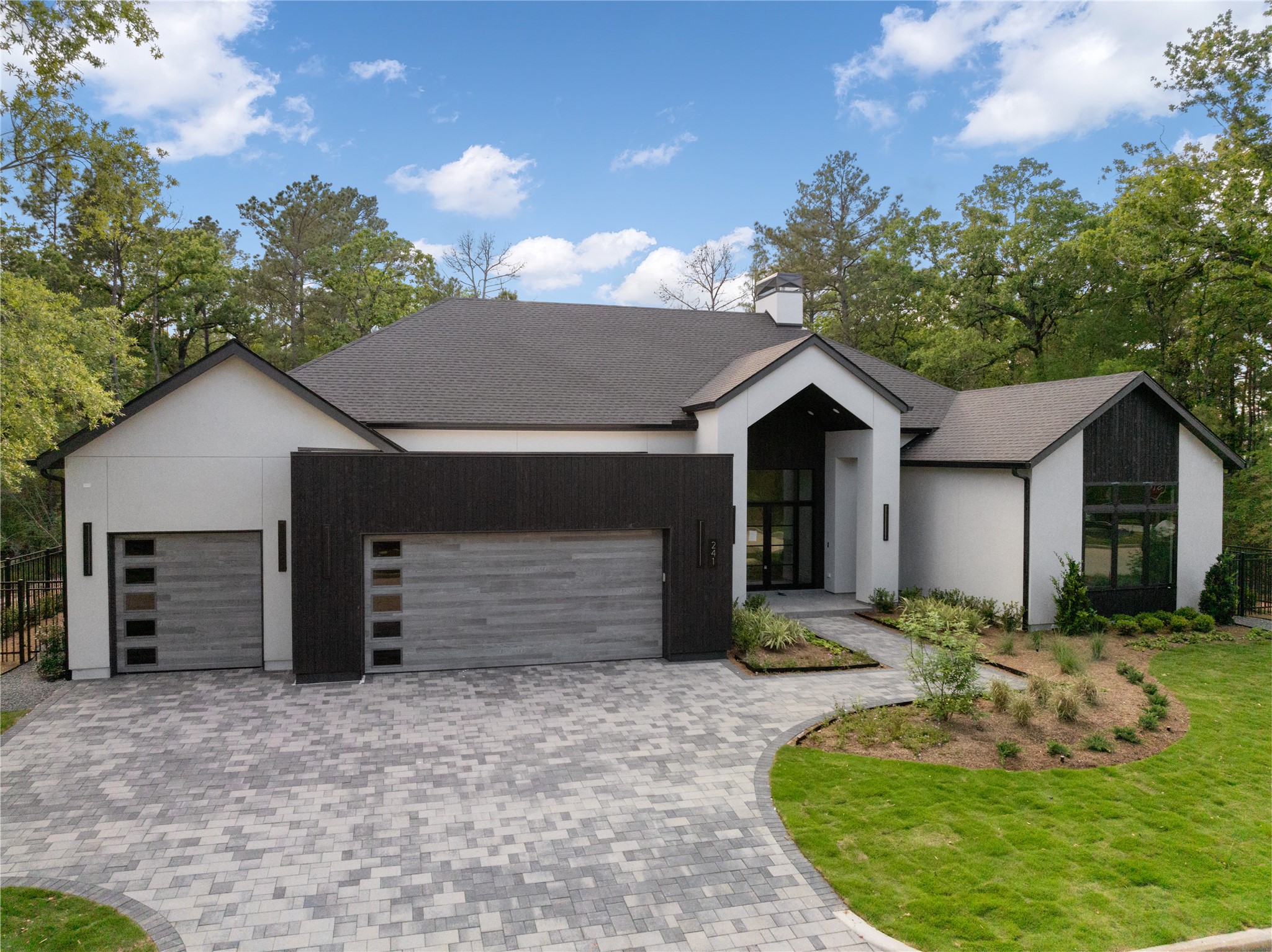 241 Eminence Isle Property Photo 1