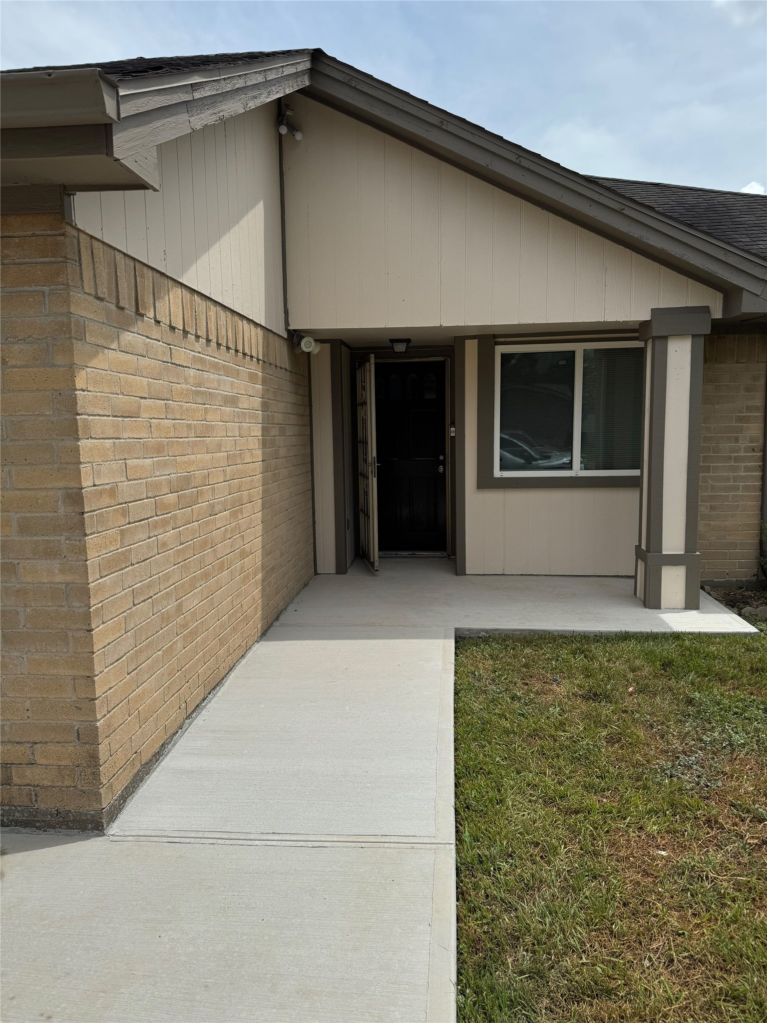 4207 Maple Cross Drive Property Photo 1