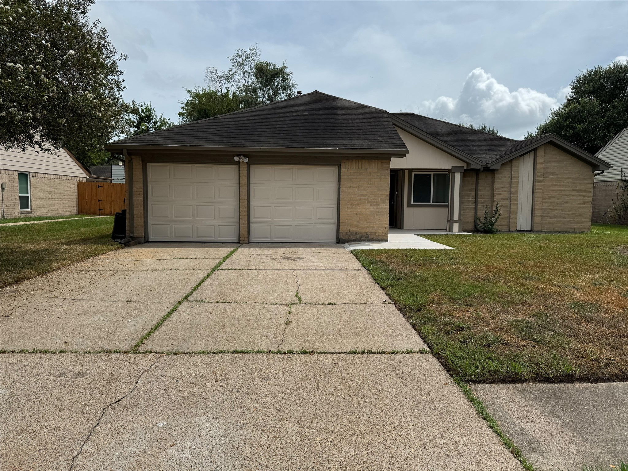 4207 Maple Cross Drive Property Photo 2