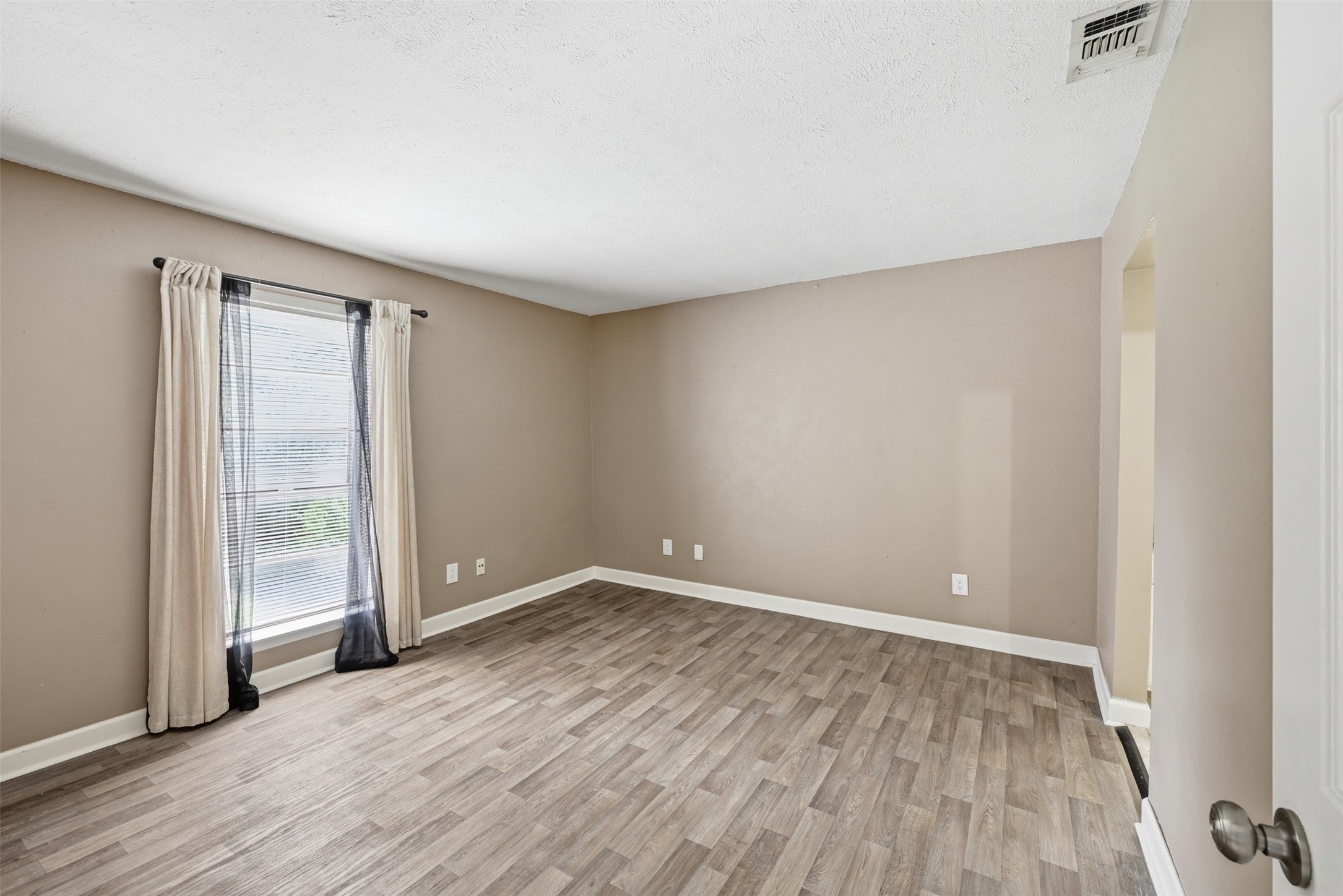 9707 Richmond Street 16 Property Photo 6