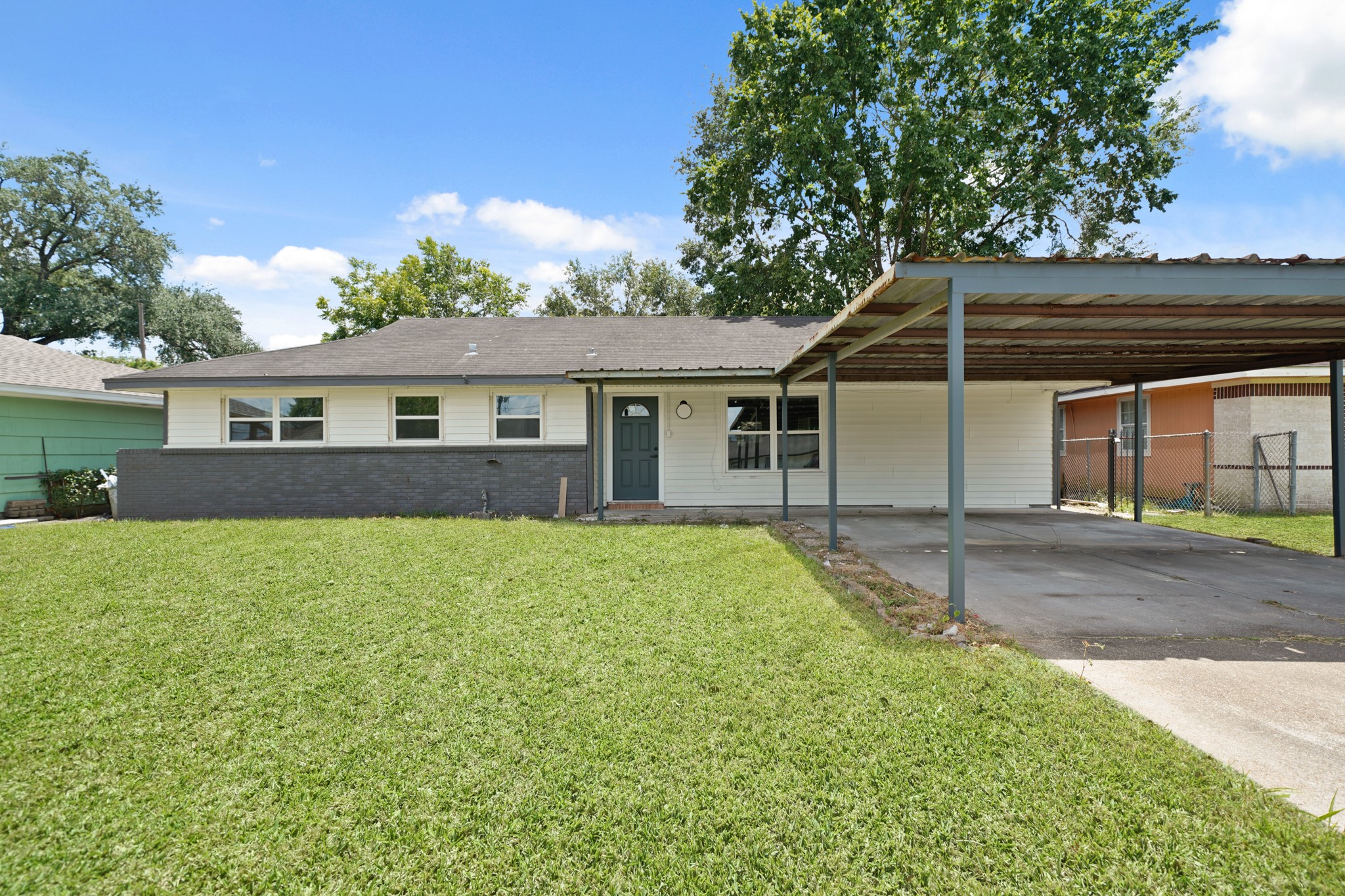 6826 Kingsway Drive Property Photo 1