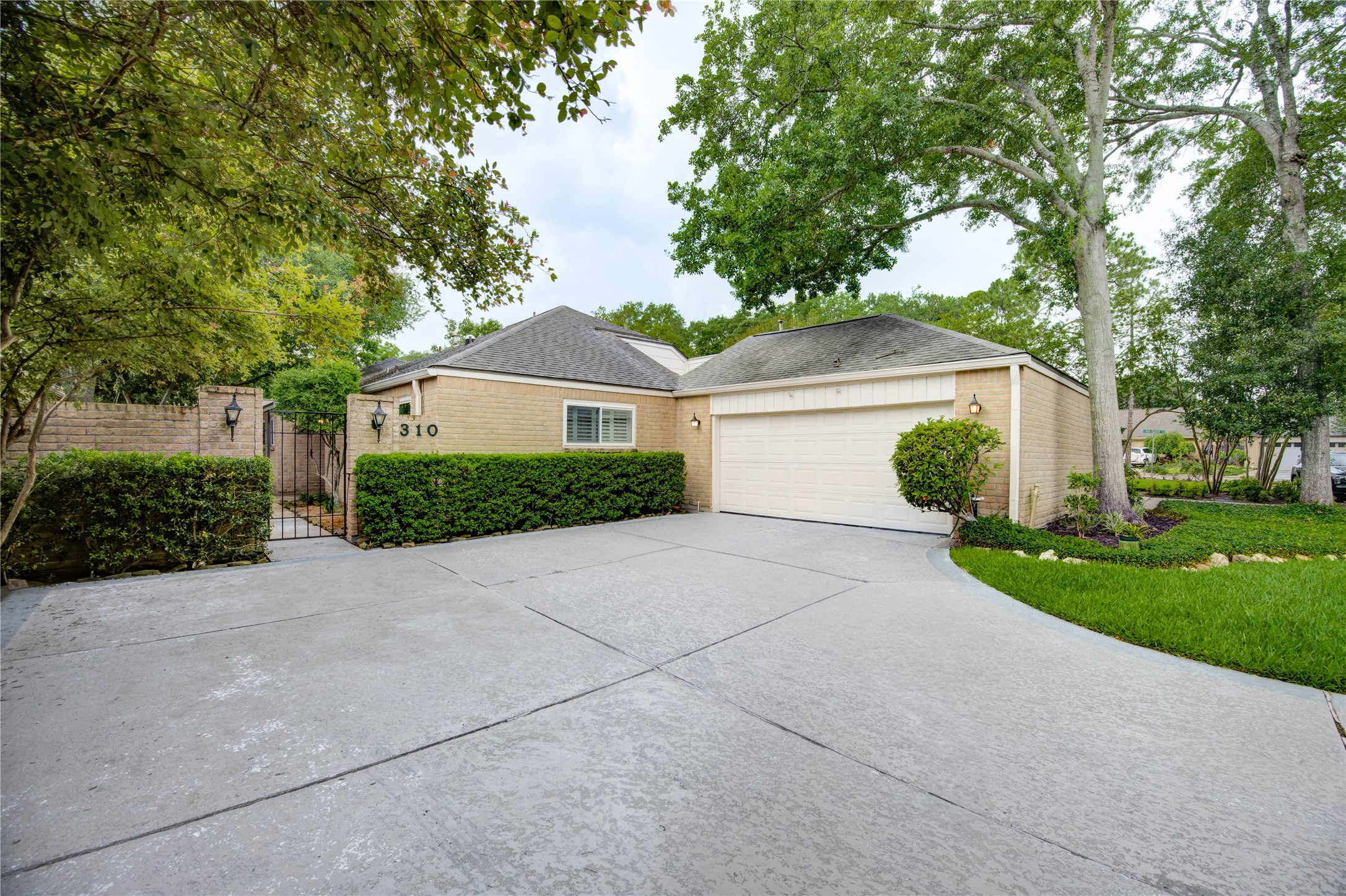 310 E Fair Harbor Lane Property Photo
