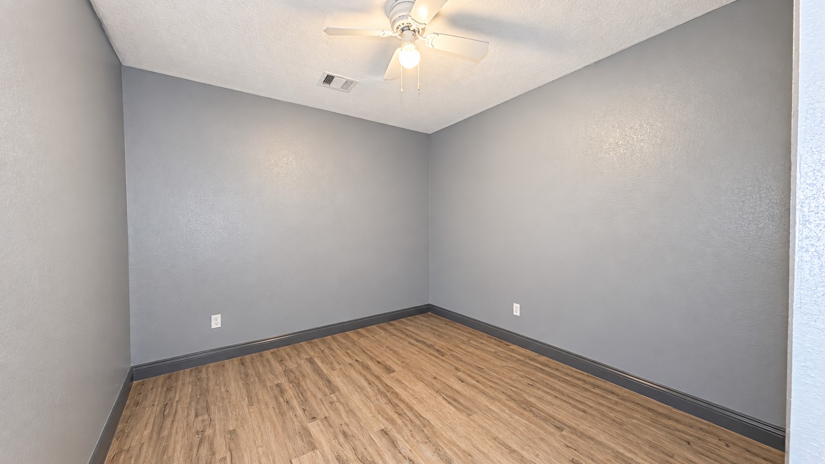 10803 Alex Drive Property Photo 11